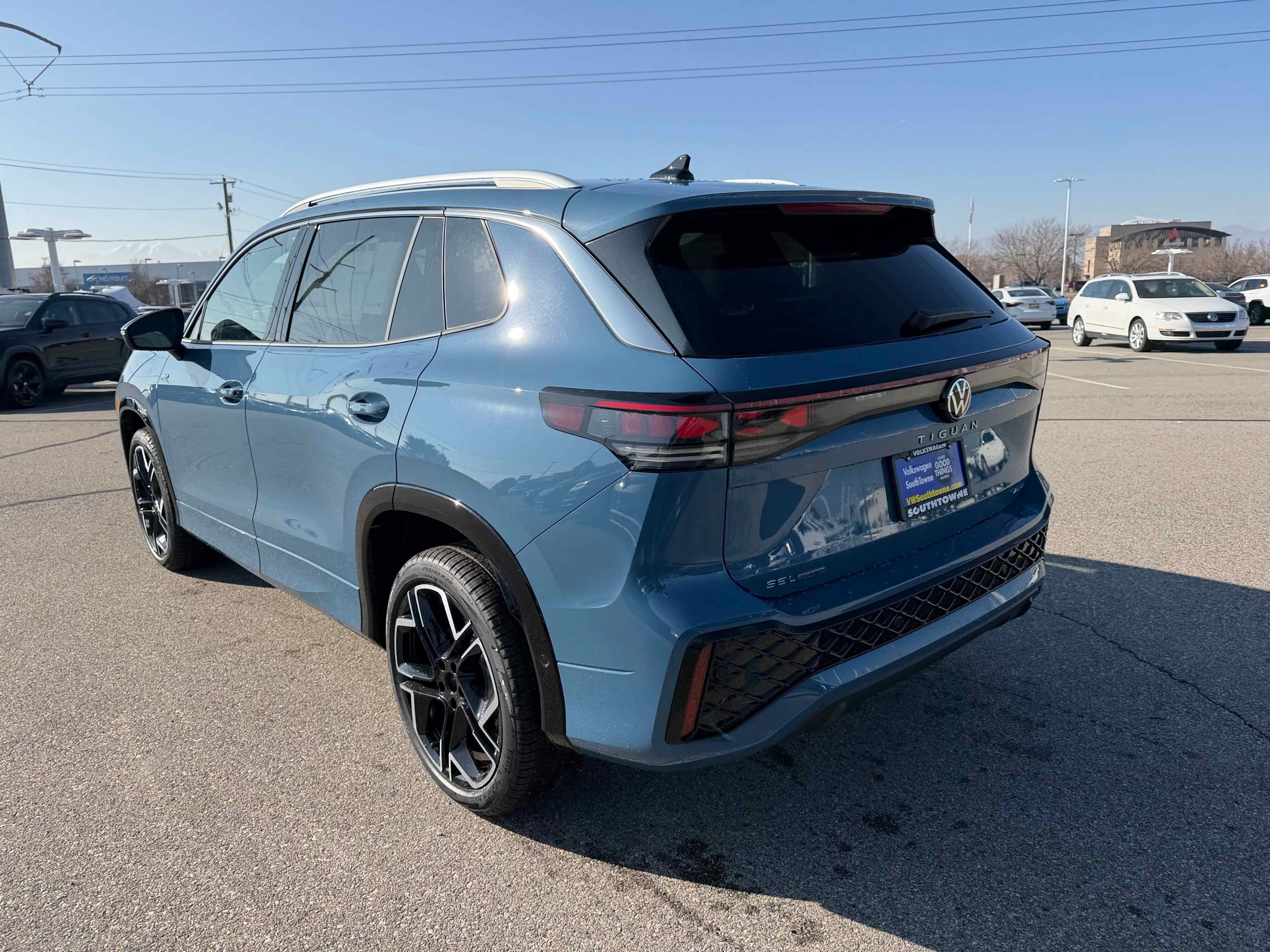 2026 Volkswagen Tiguan SEL R-Line Turbo