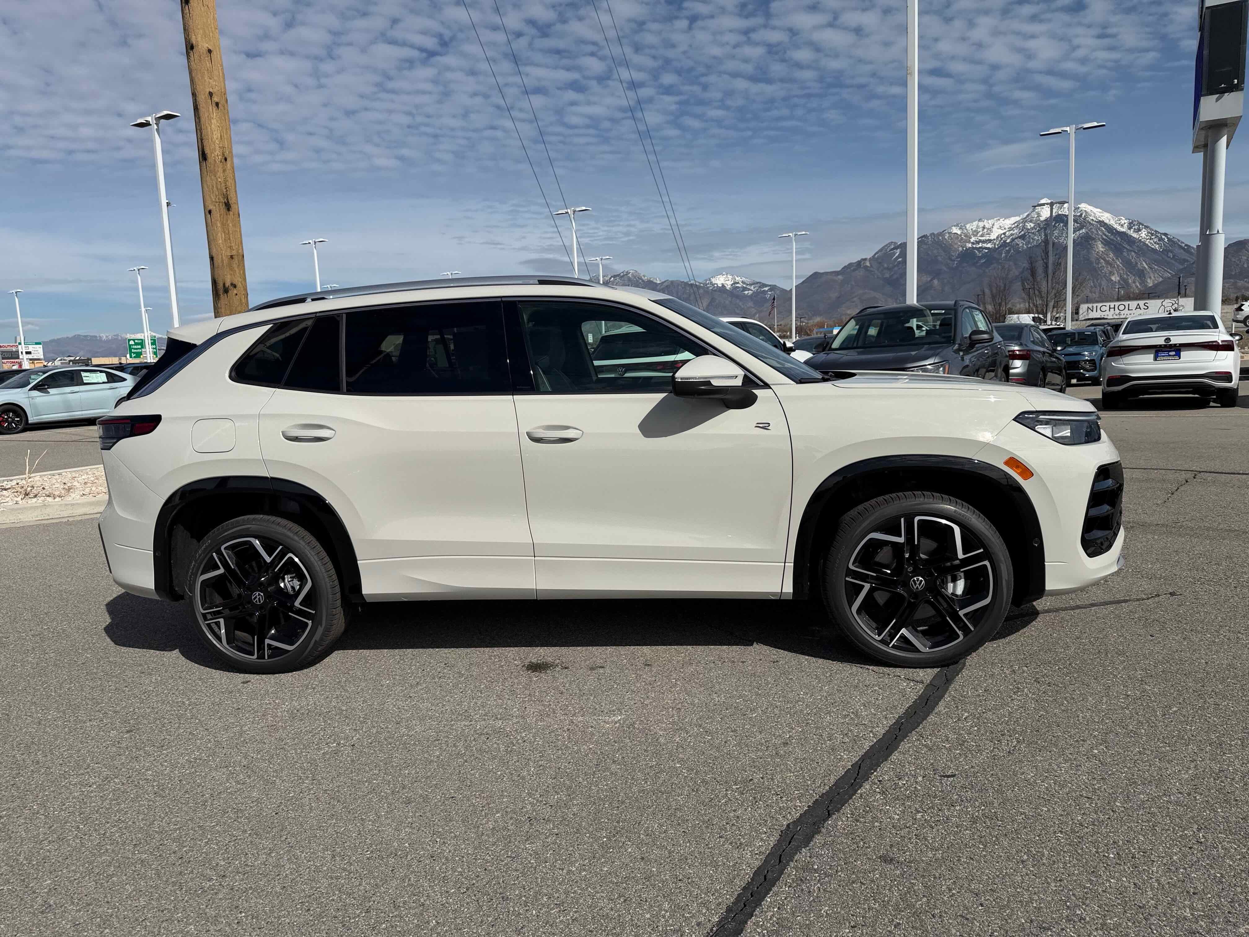 2026 Volkswagen Tiguan SEL R-Line Turbo