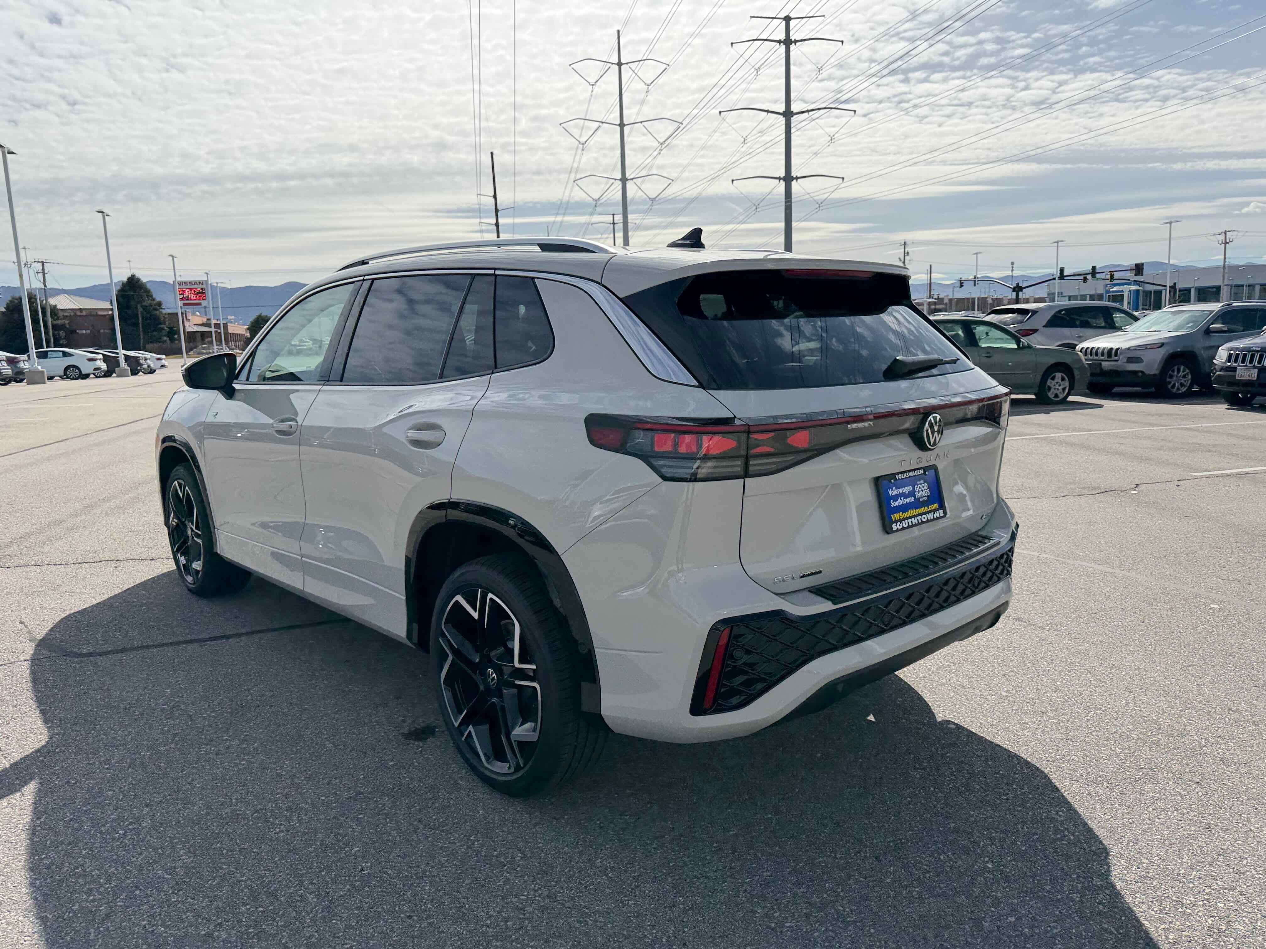 2026 Volkswagen Tiguan SEL R-Line Turbo