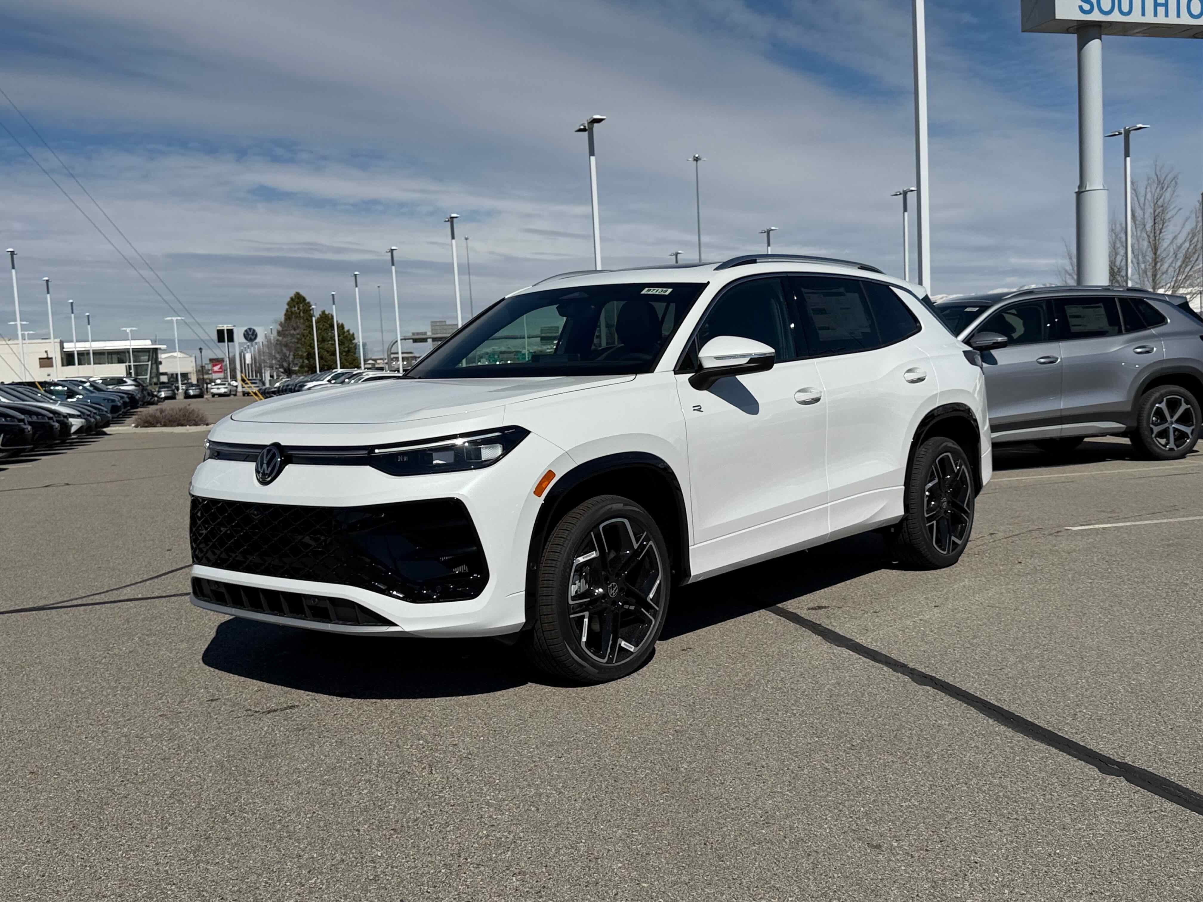 2026 Volkswagen Tiguan SEL R-Line Turbo