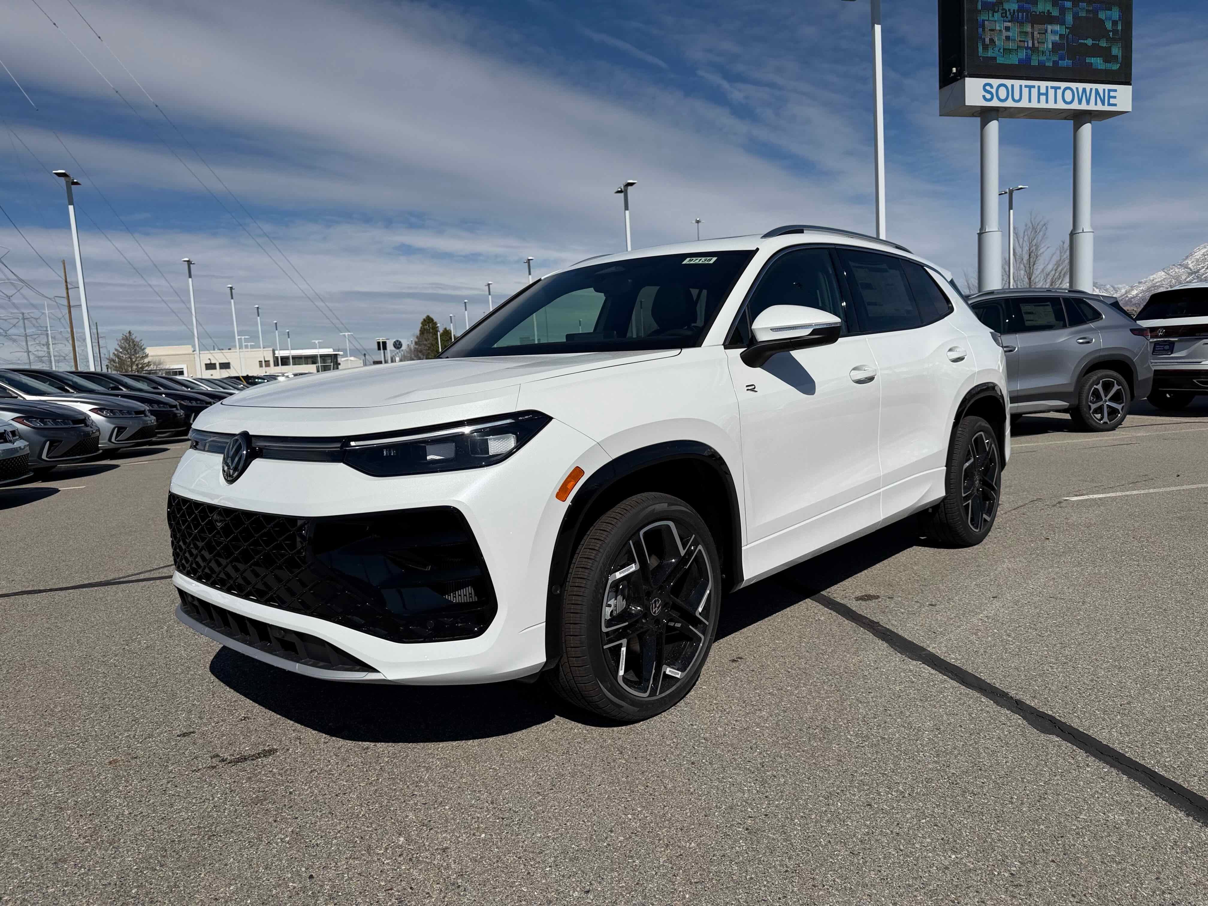 2026 Volkswagen Tiguan SEL R-Line Turbo