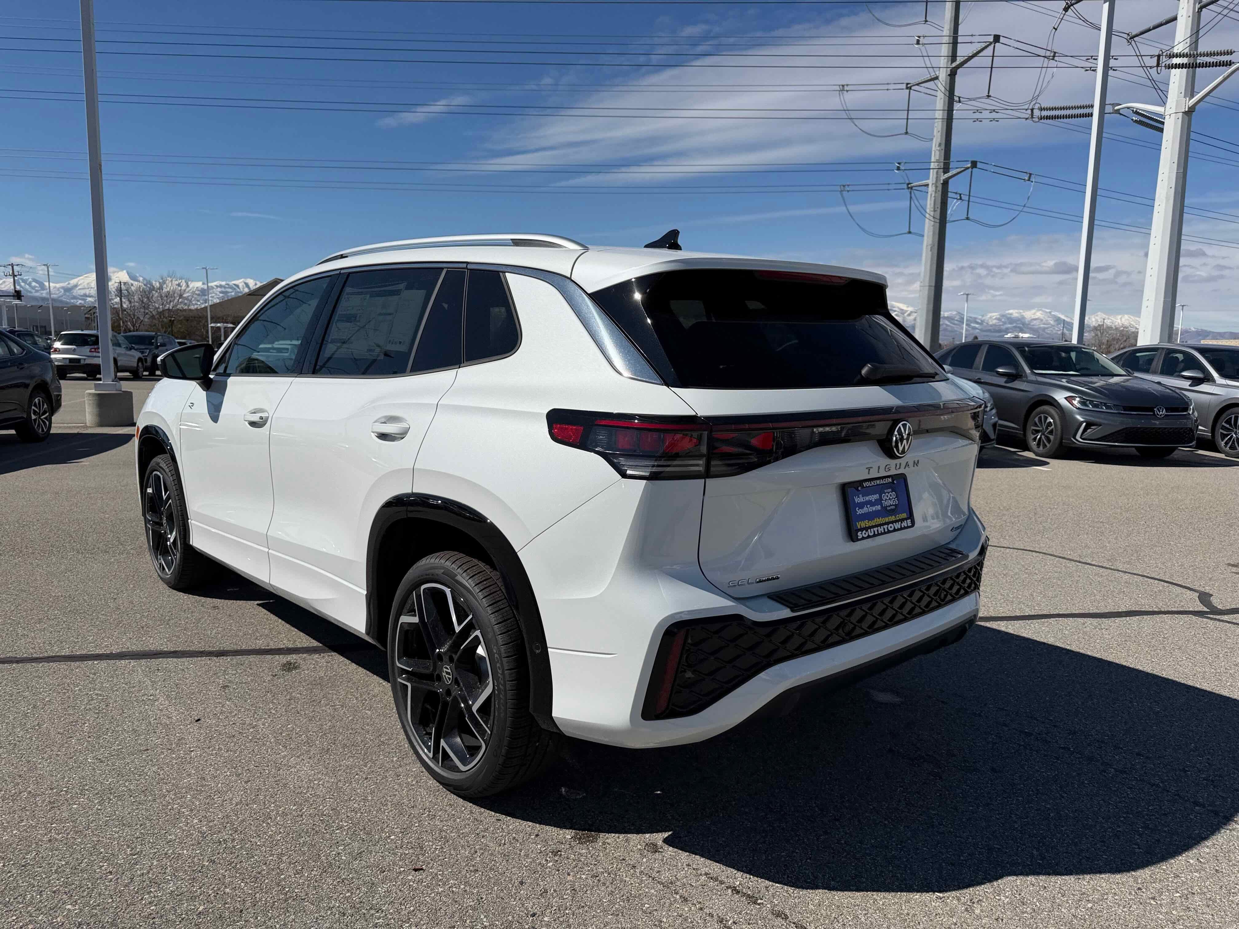 2026 Volkswagen Tiguan SEL R-Line Turbo