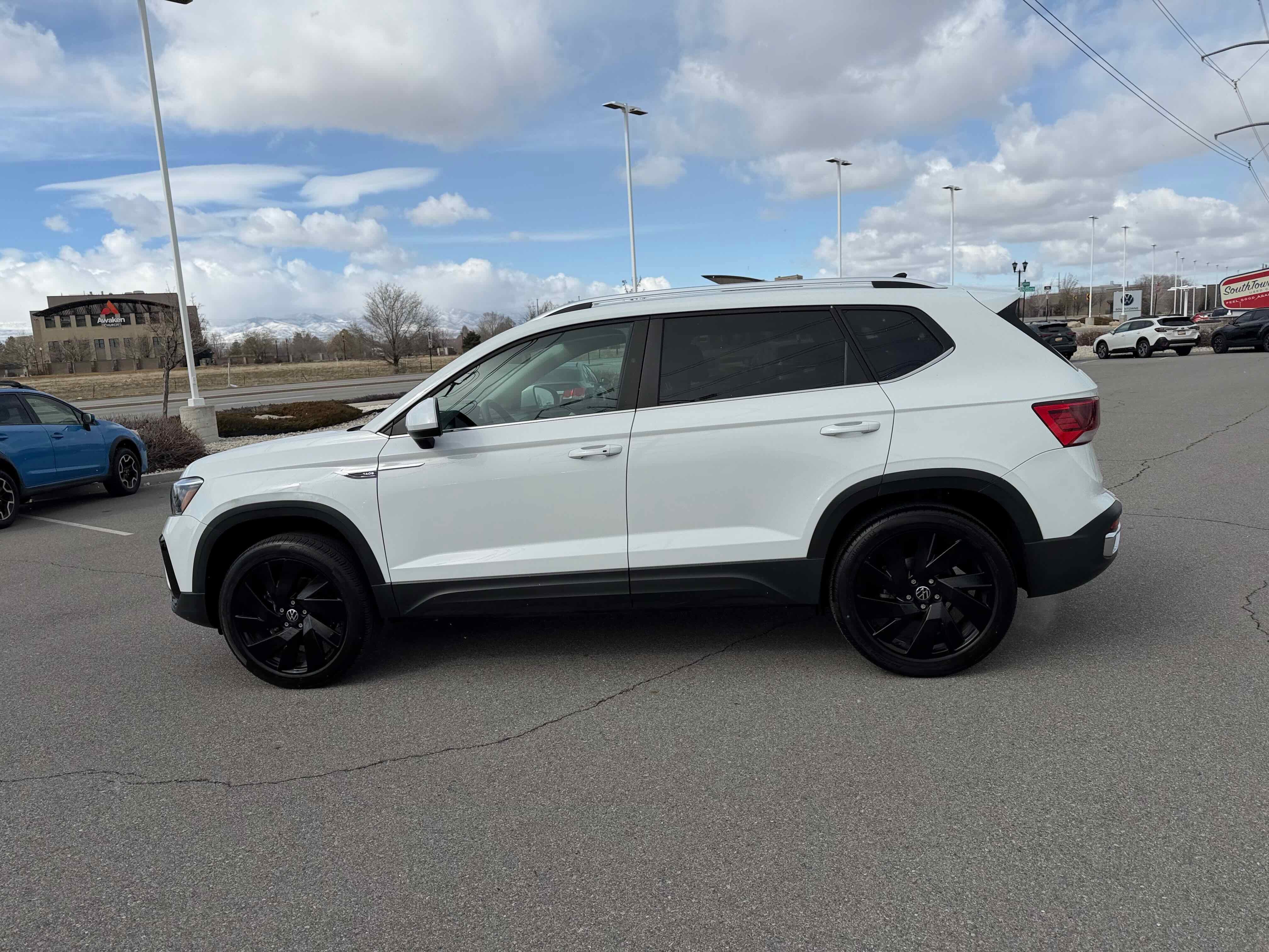 2024 Volkswagen Taos SE