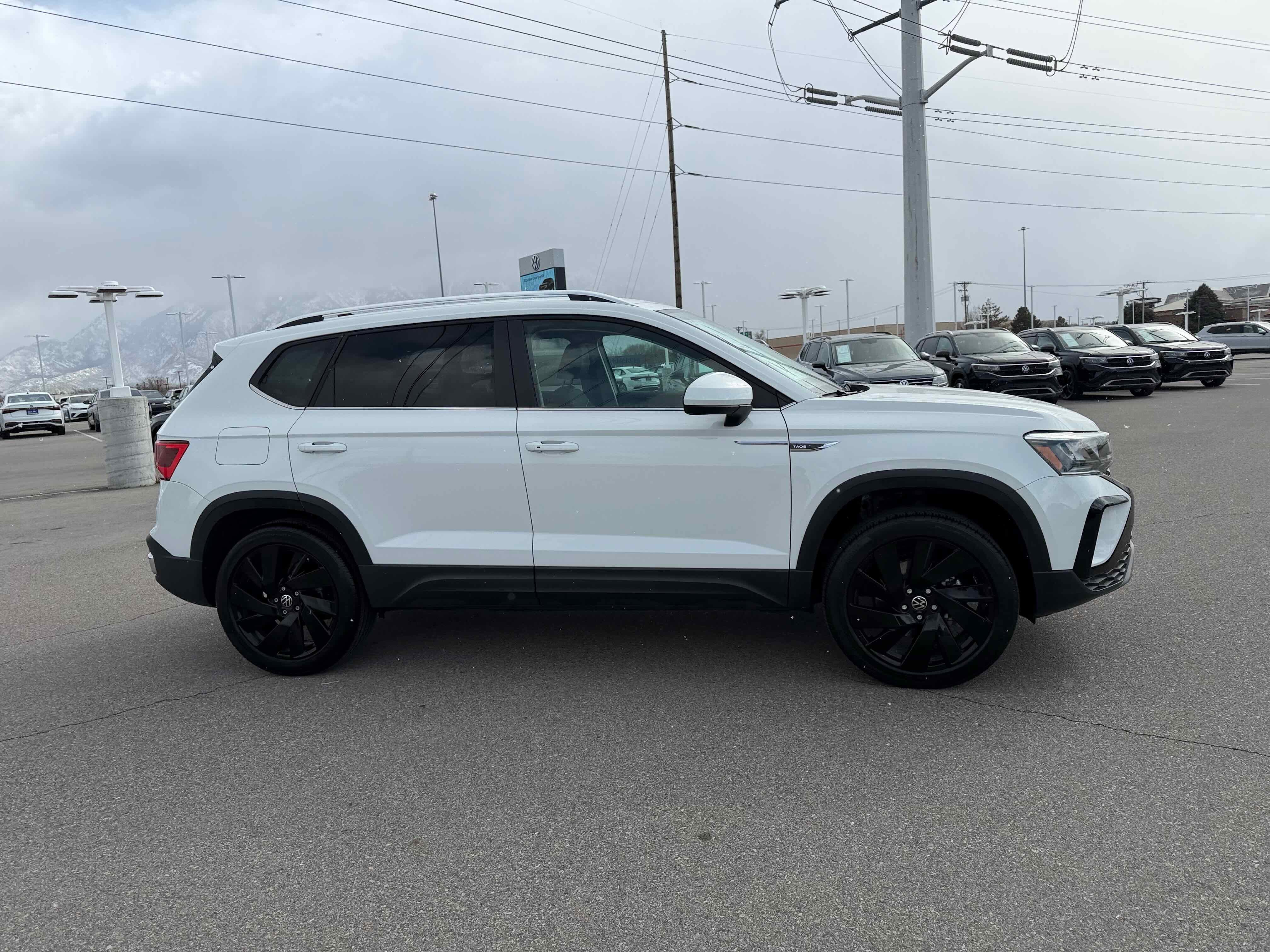 2024 Volkswagen Taos SE