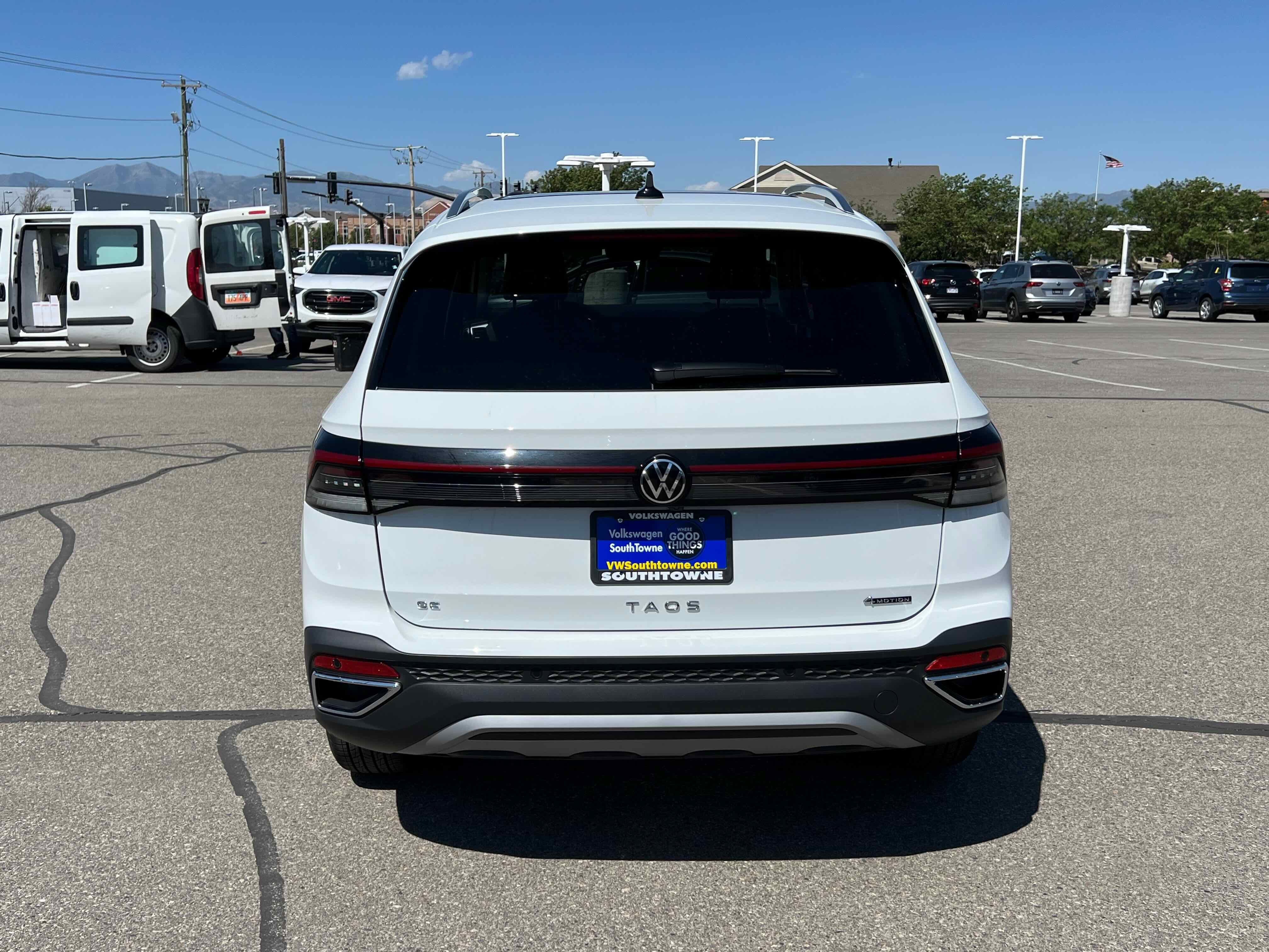 2025 Volkswagen Taos SE