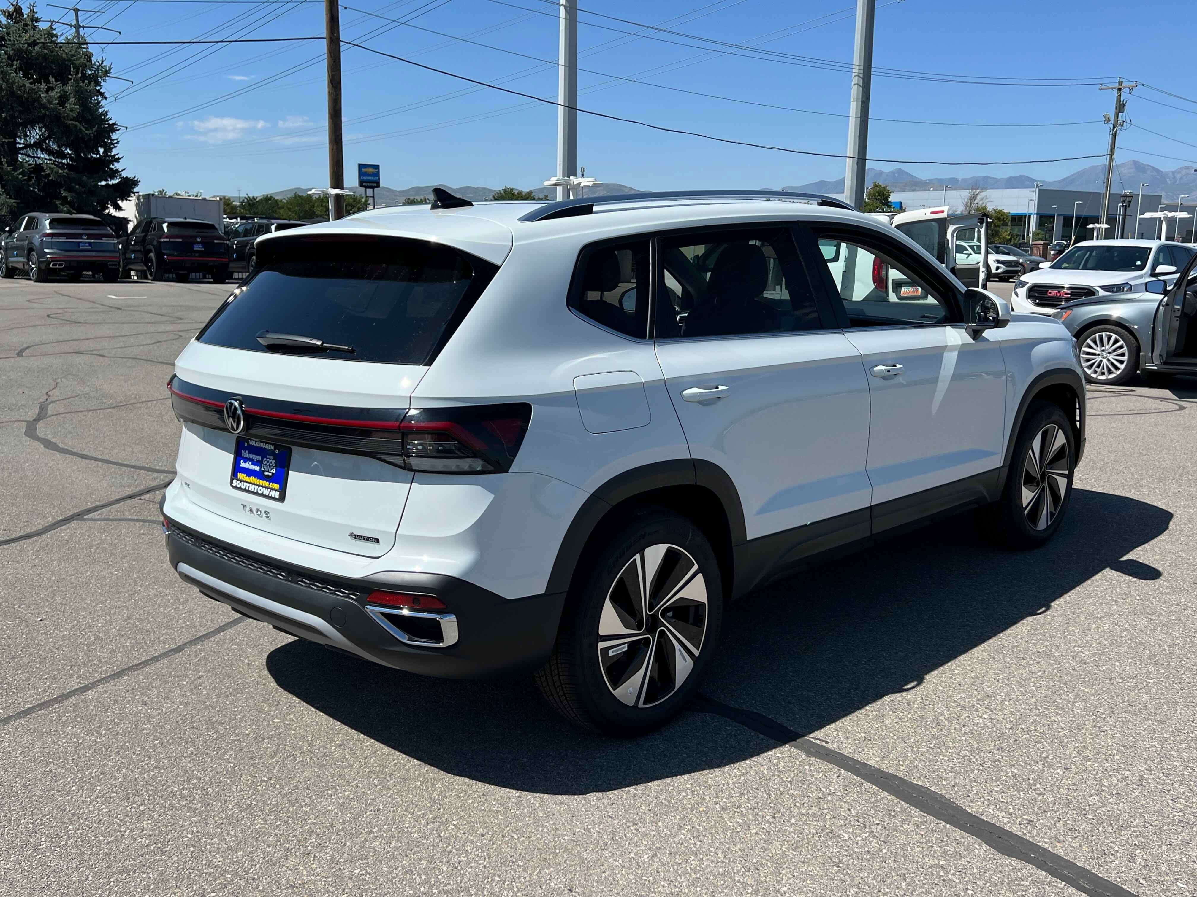 2025 Volkswagen Taos SE