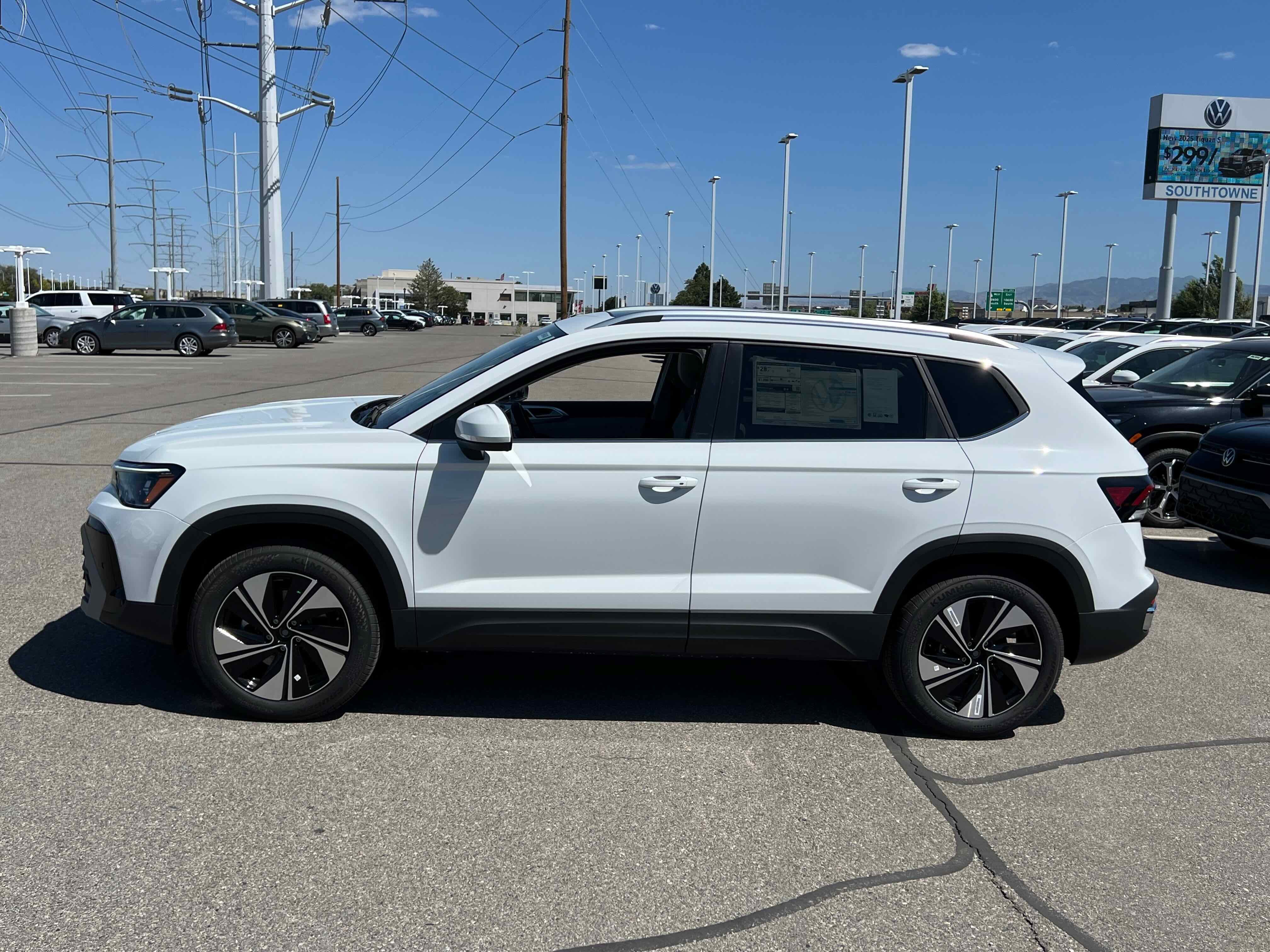2025 Volkswagen Taos SE