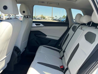 2025 Volkswagen Taos SE