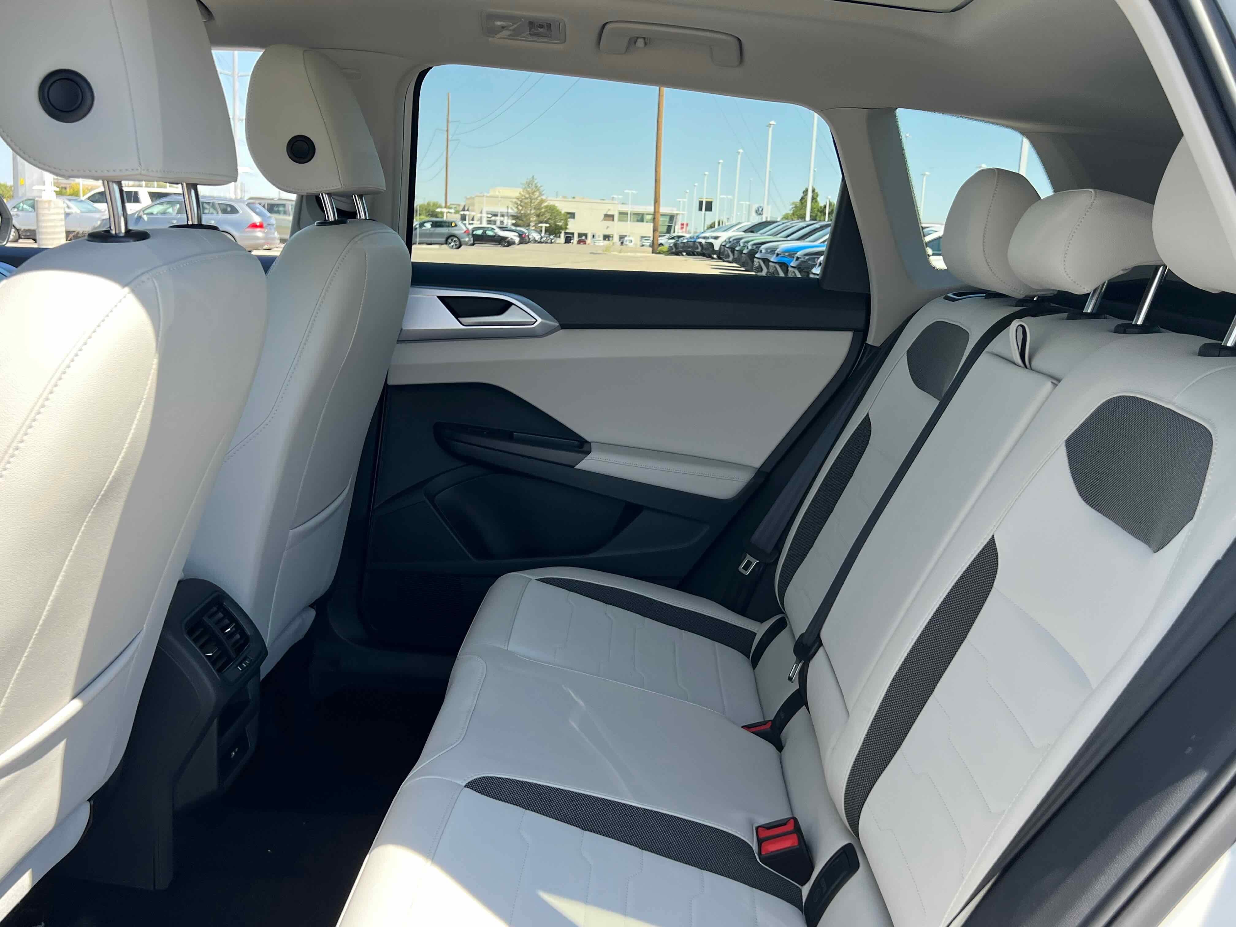 2025 Volkswagen Taos SE