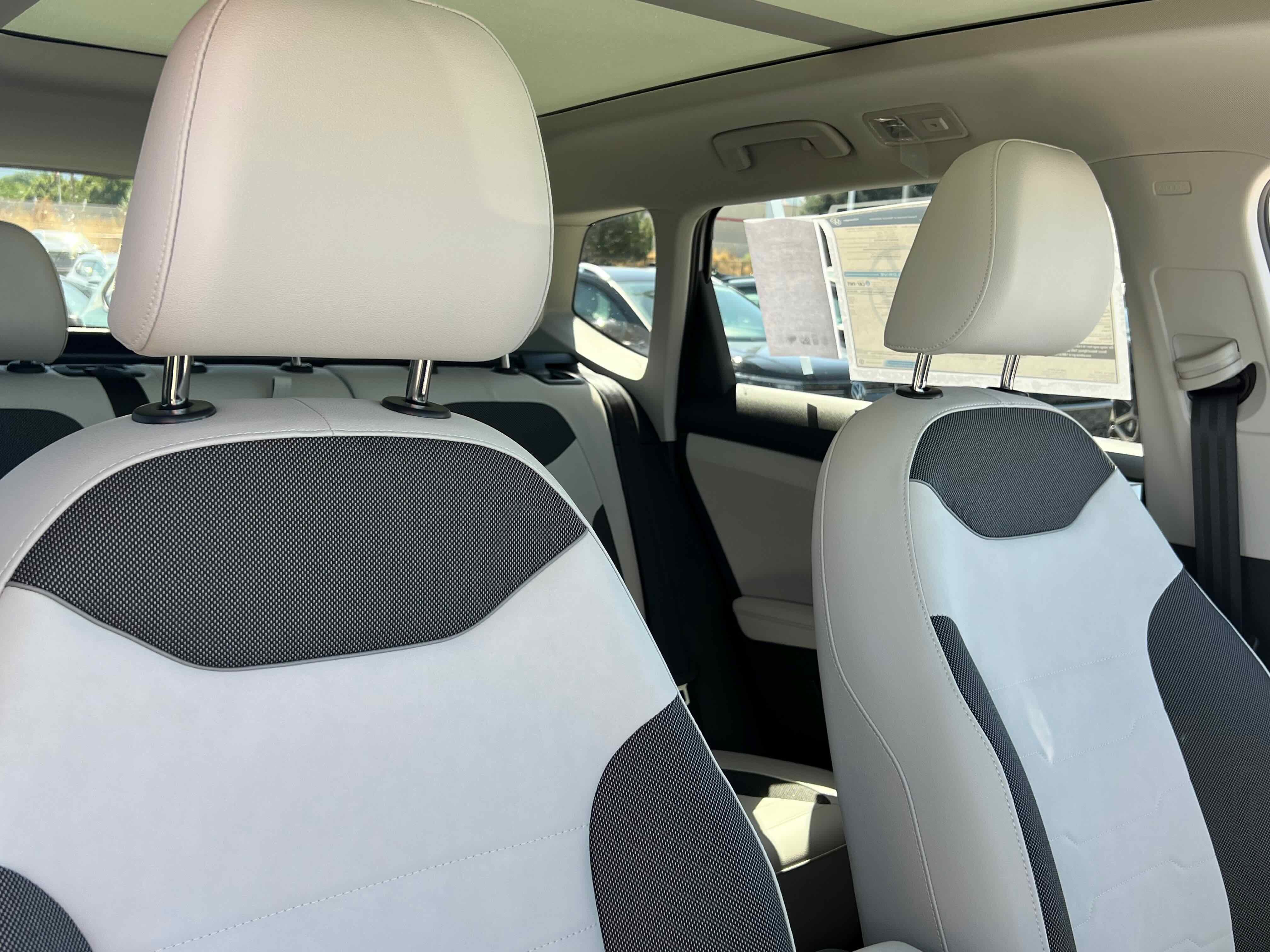 2025 Volkswagen Taos SE