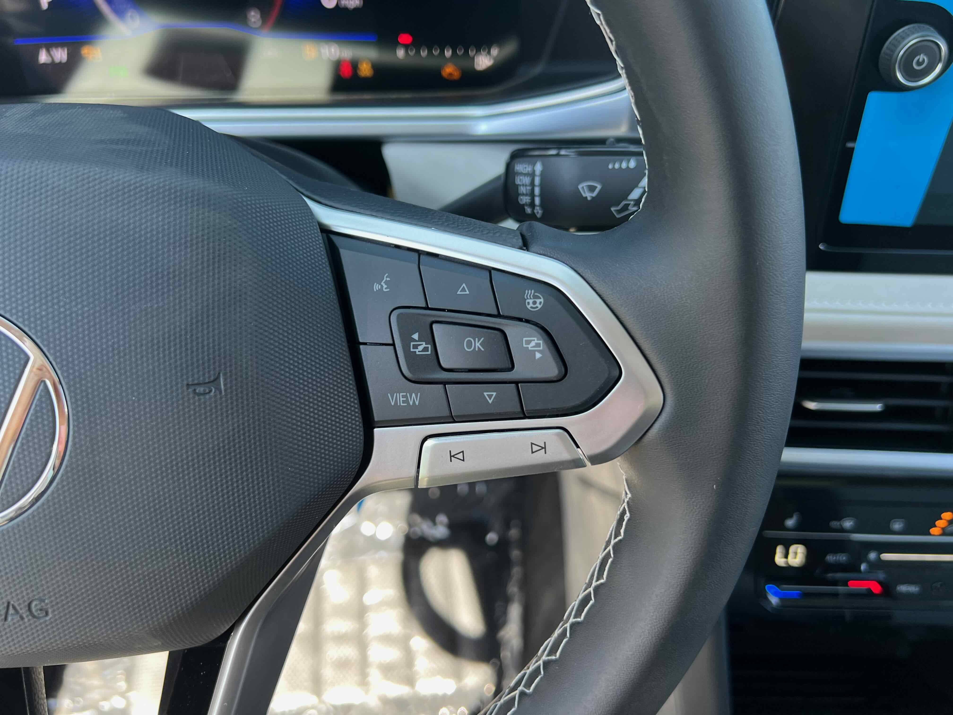 2025 Volkswagen Taos SE