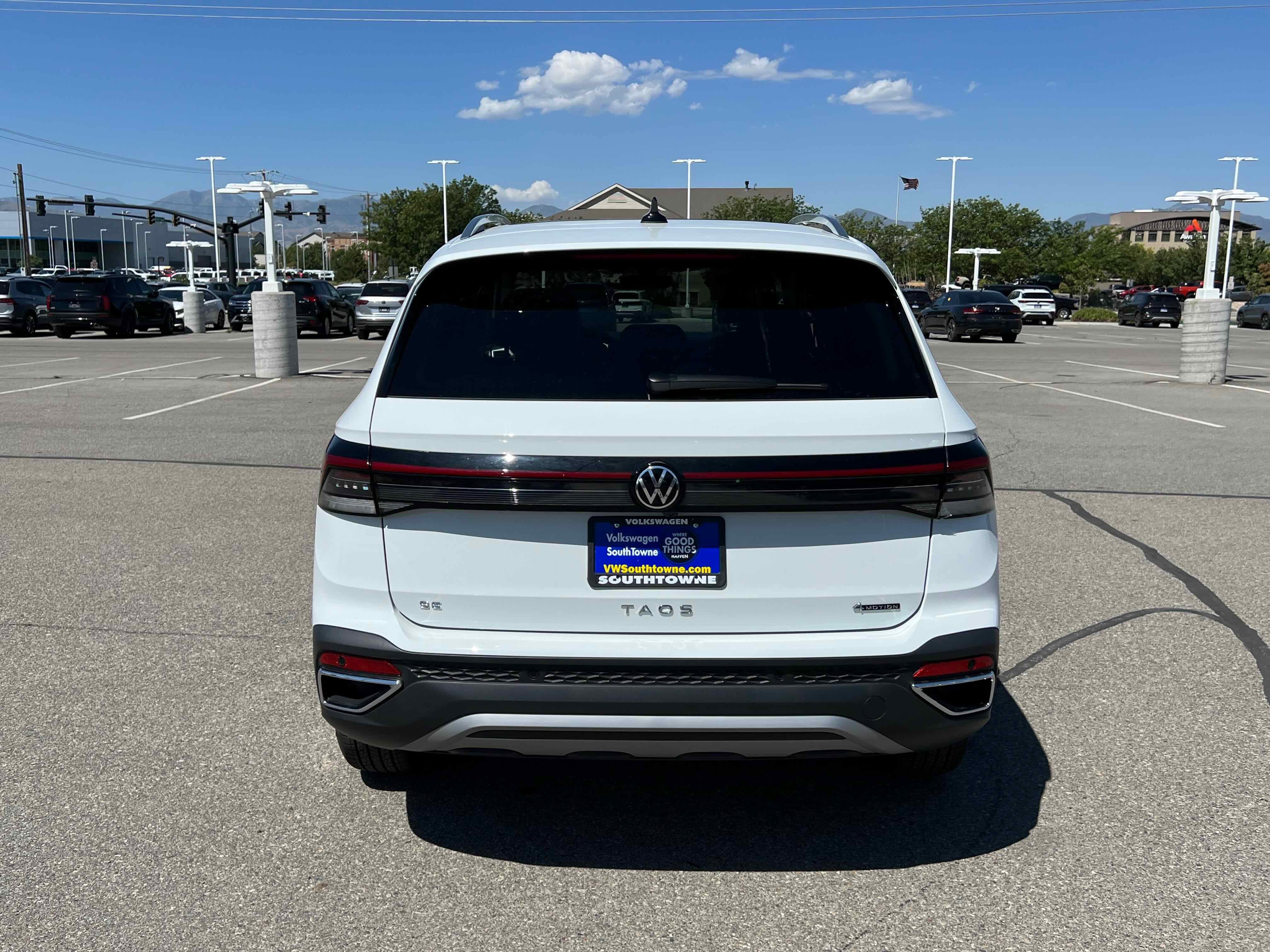 2025 Volkswagen Taos SE