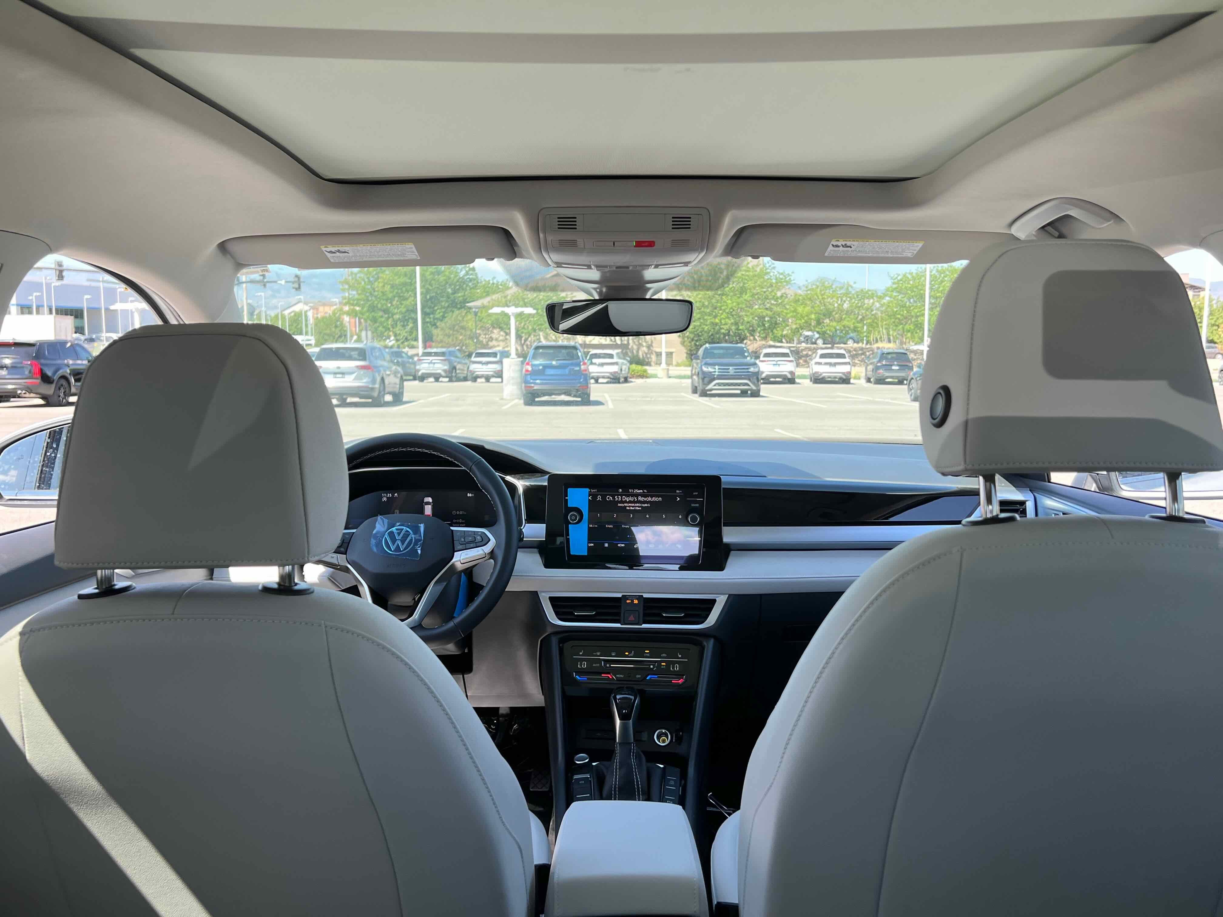 2025 Volkswagen Taos SE