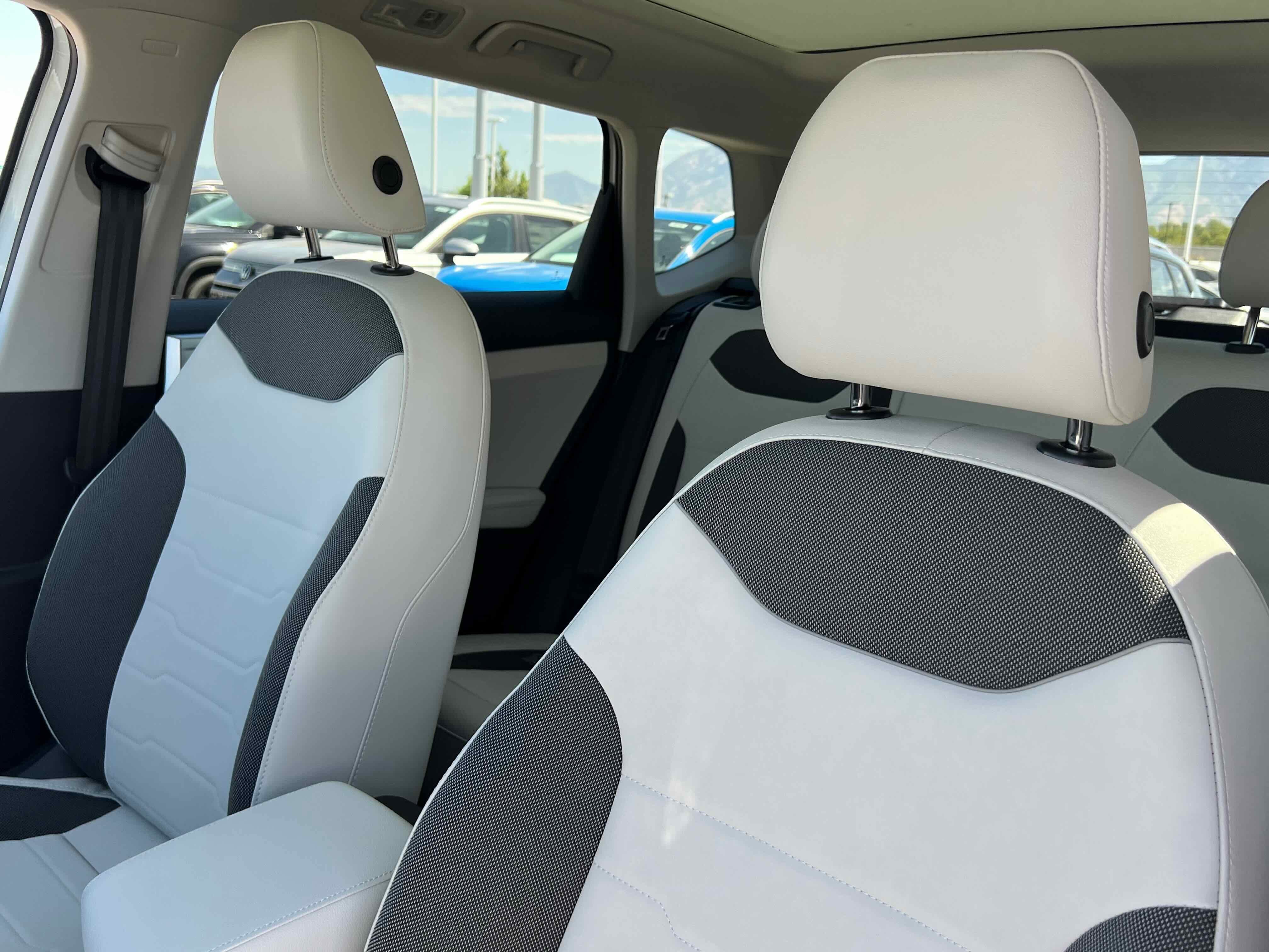 2025 Volkswagen Taos SE