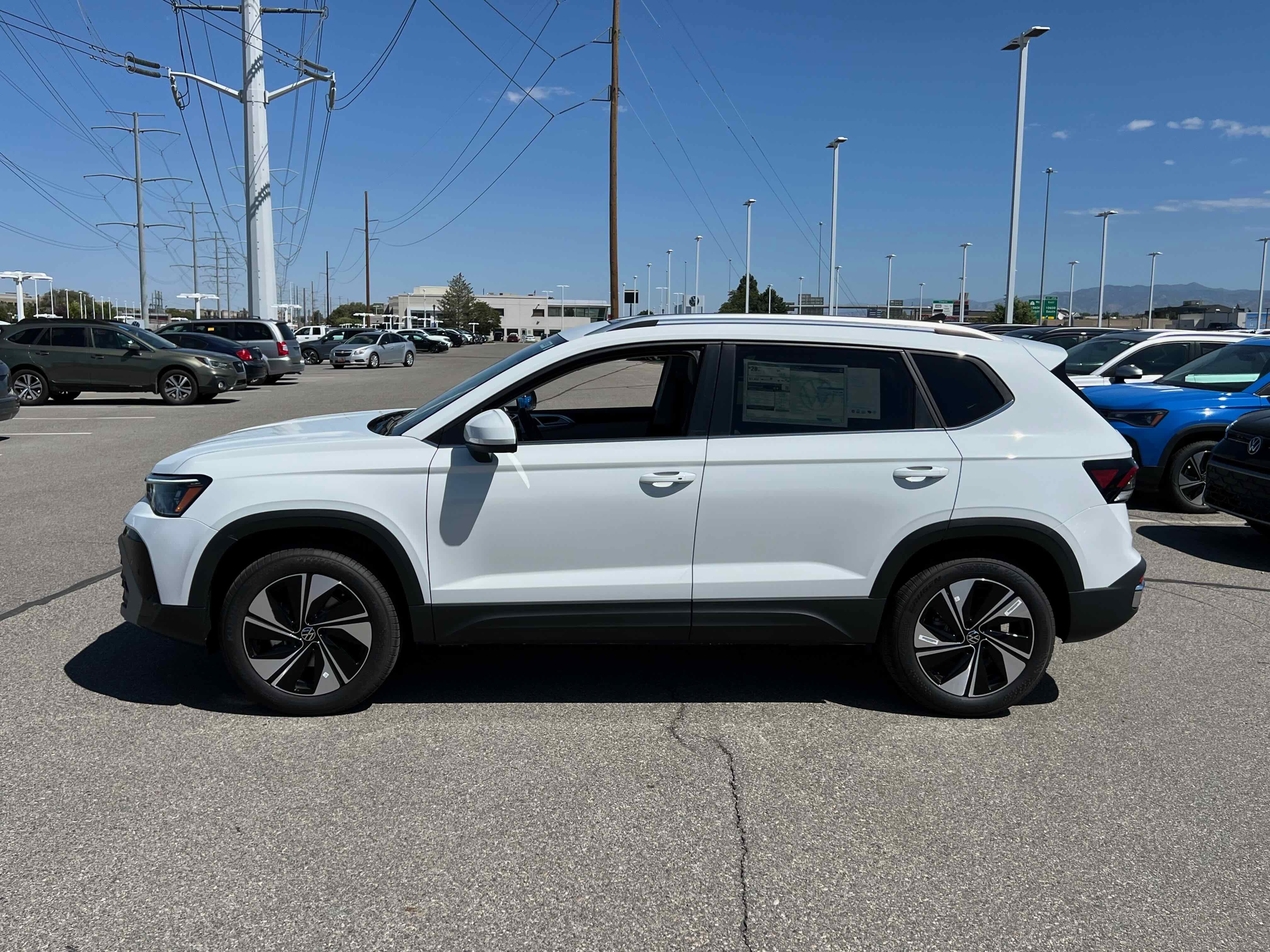 2025 Volkswagen Taos SE