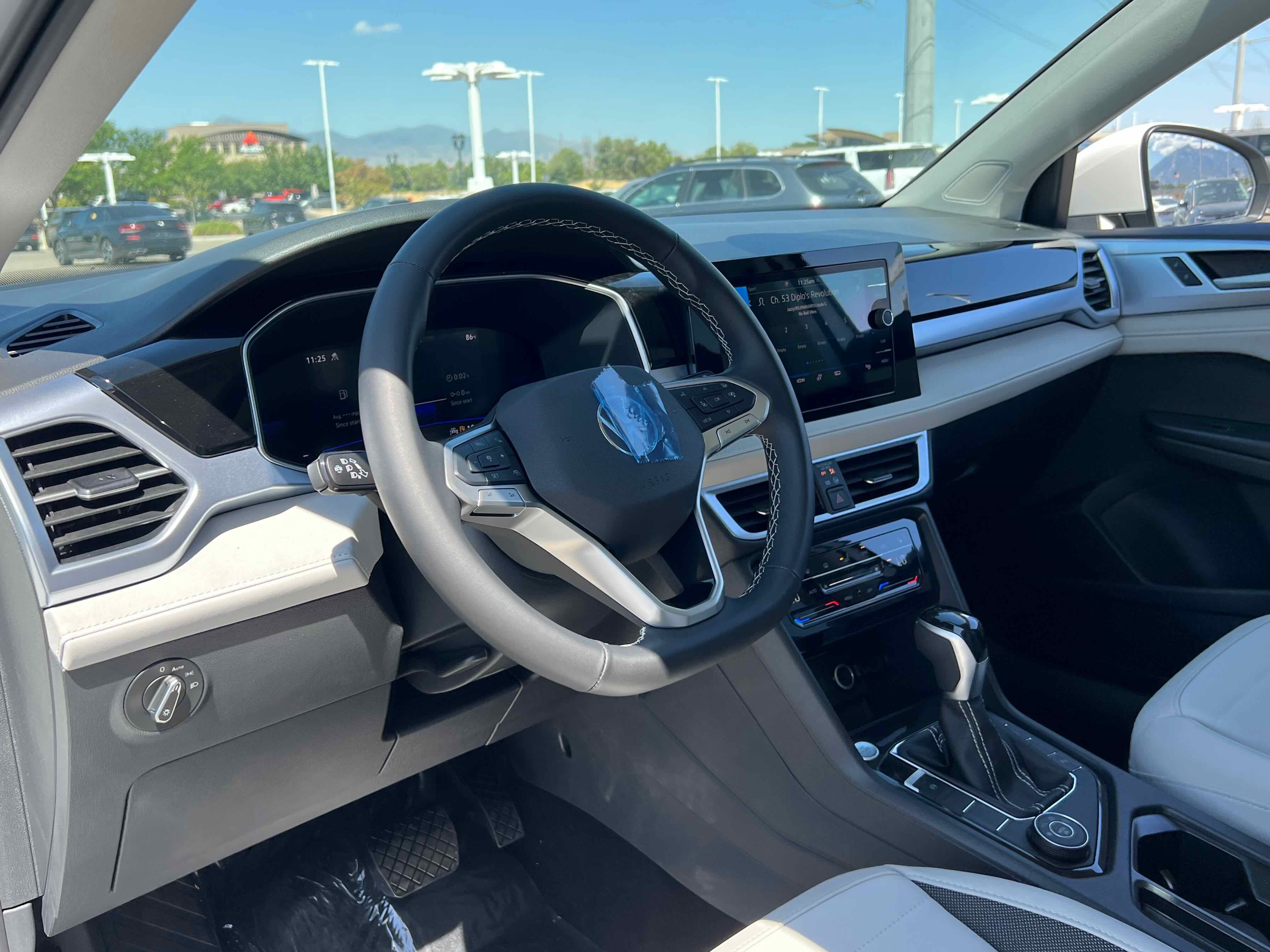 2025 Volkswagen Taos SE