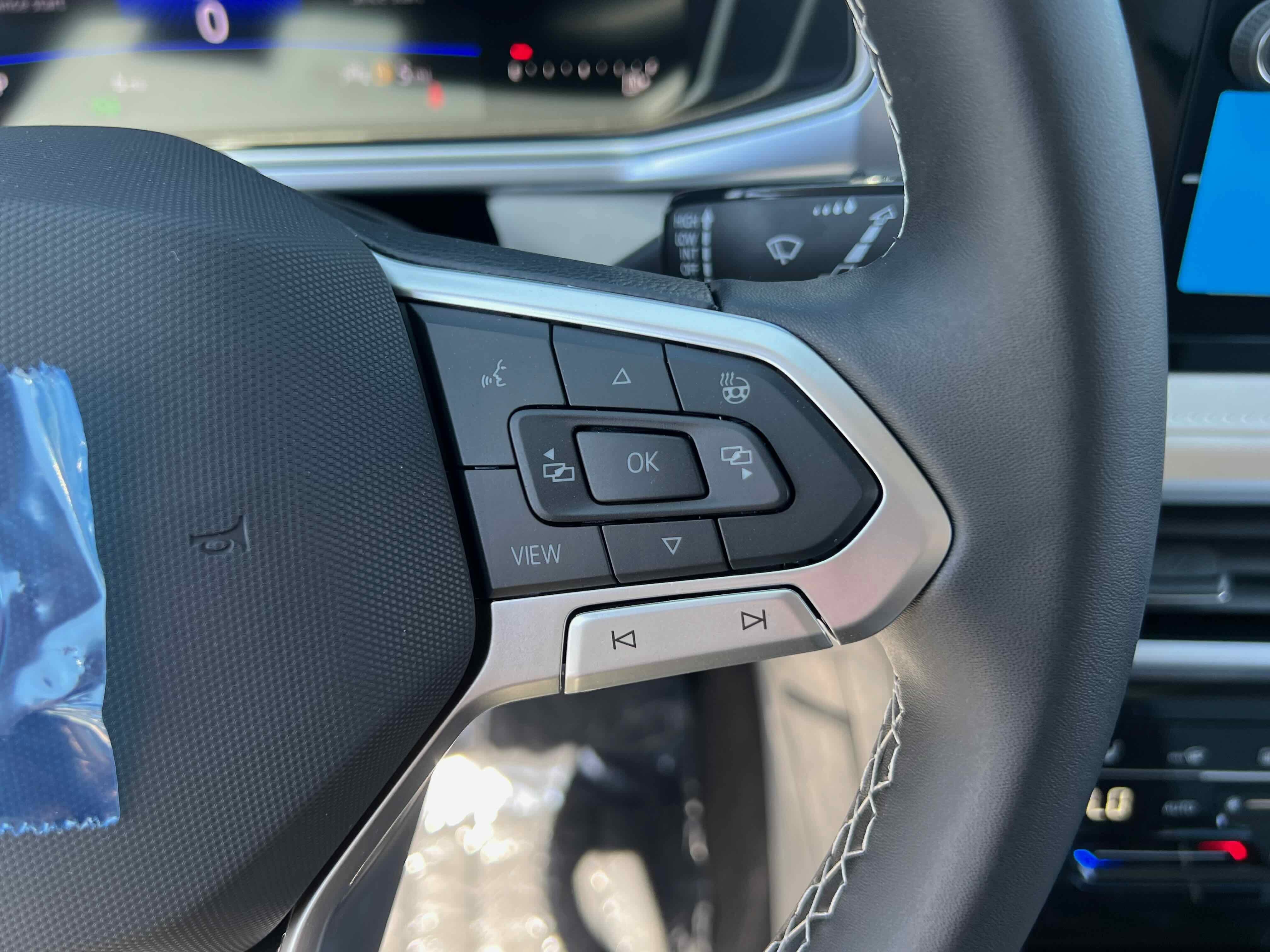 2025 Volkswagen Taos SE