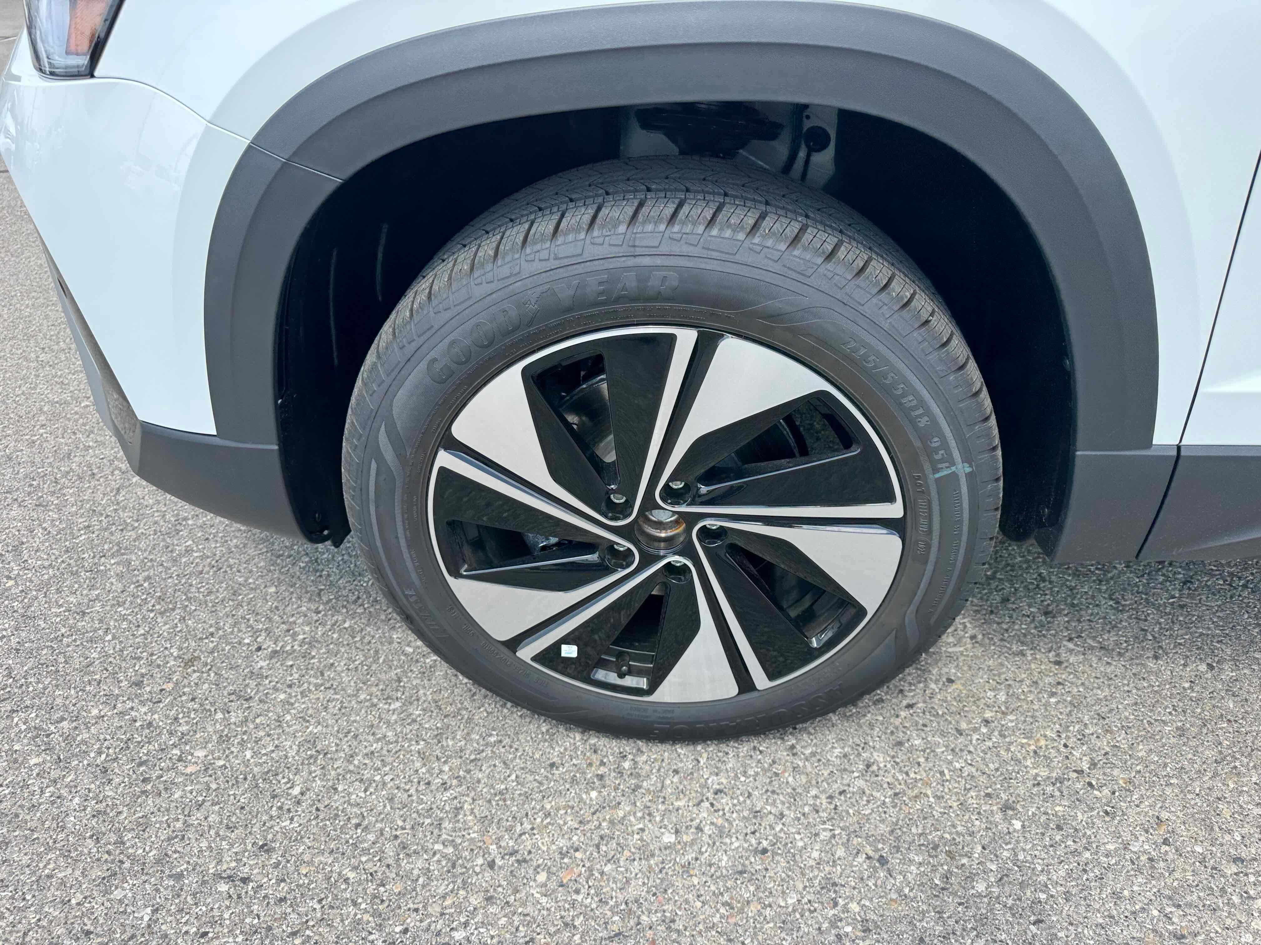 2025 Volkswagen Taos SE