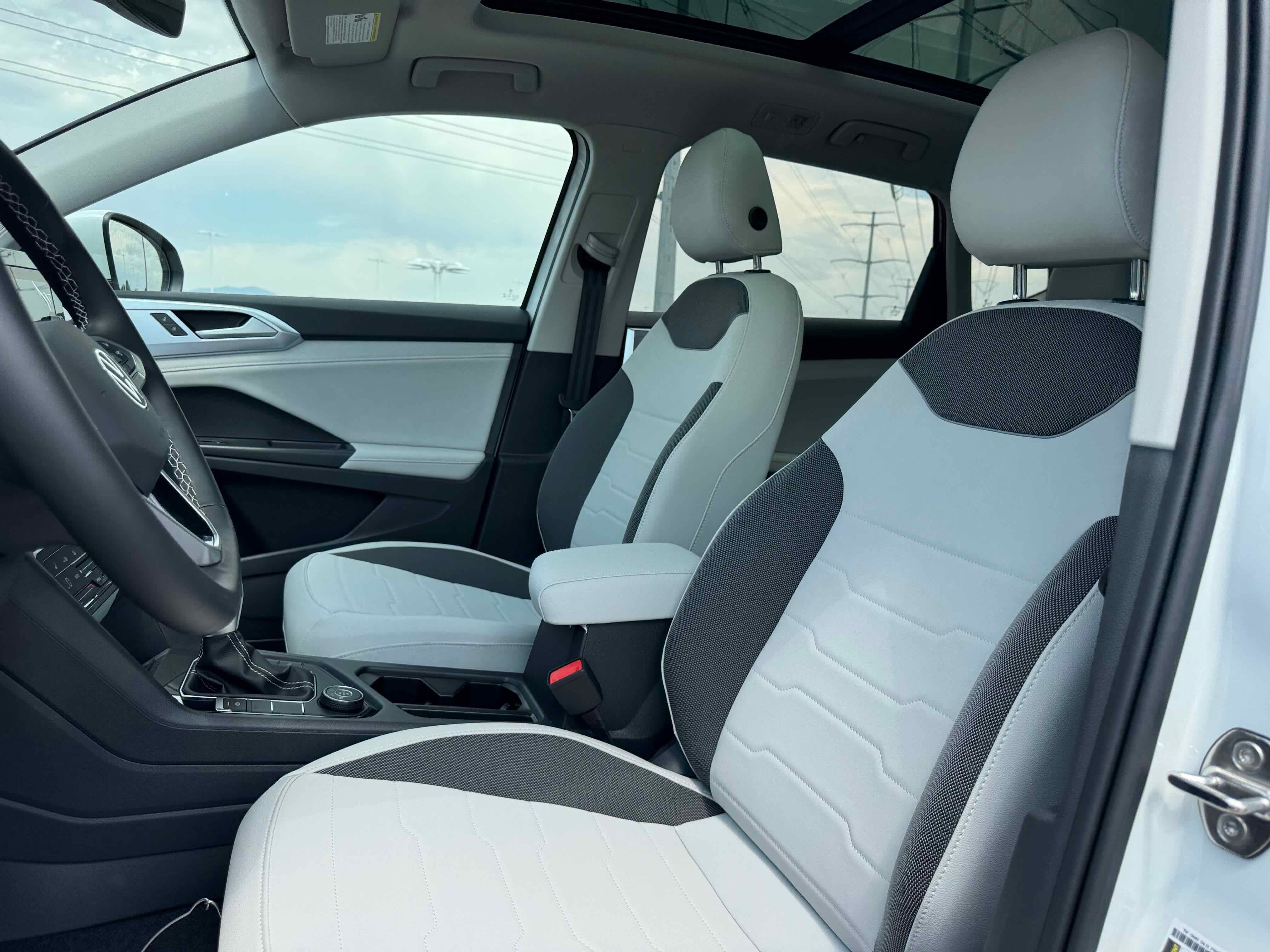 2025 Volkswagen Taos SE