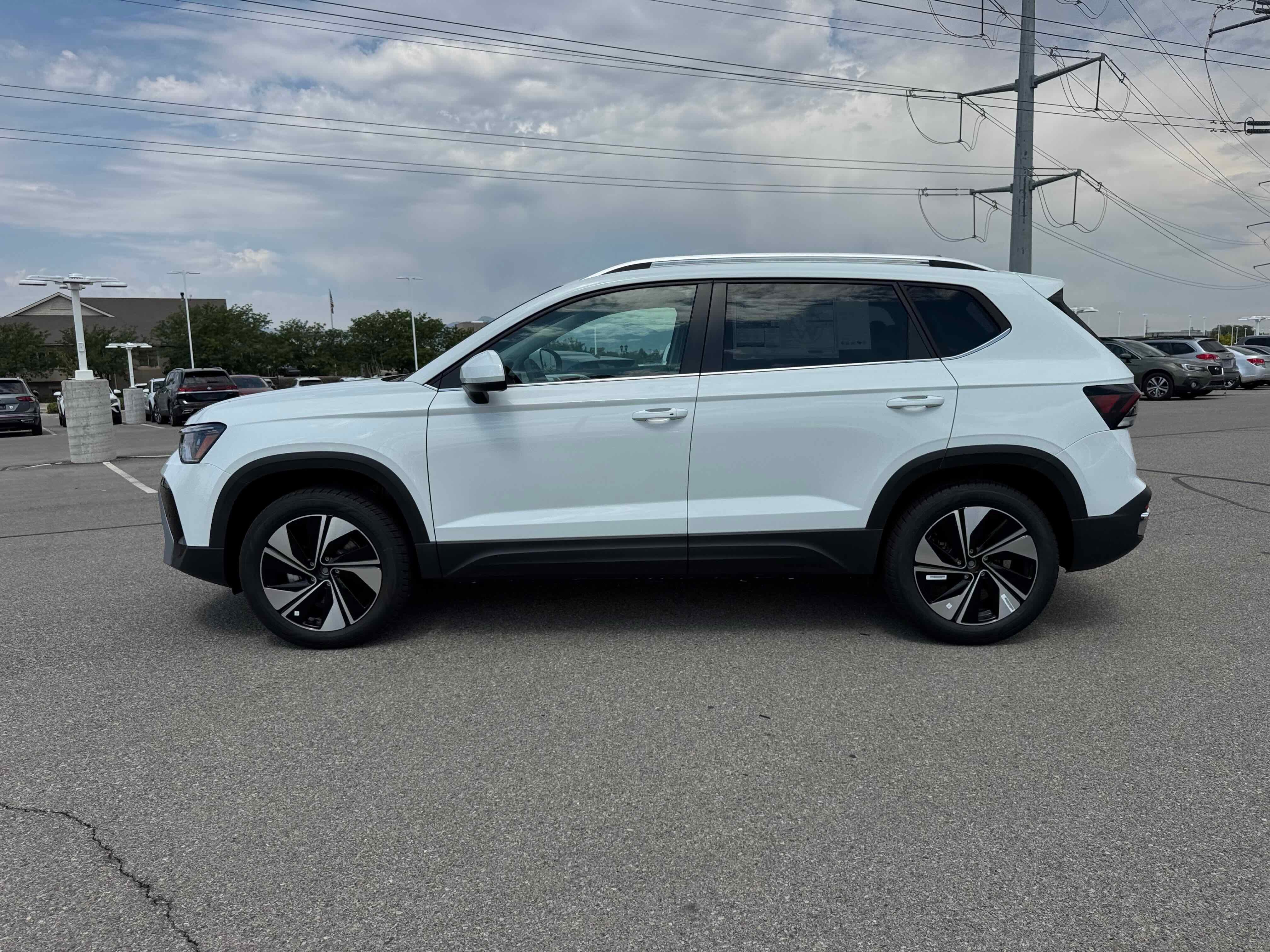 2025 Volkswagen Taos SE