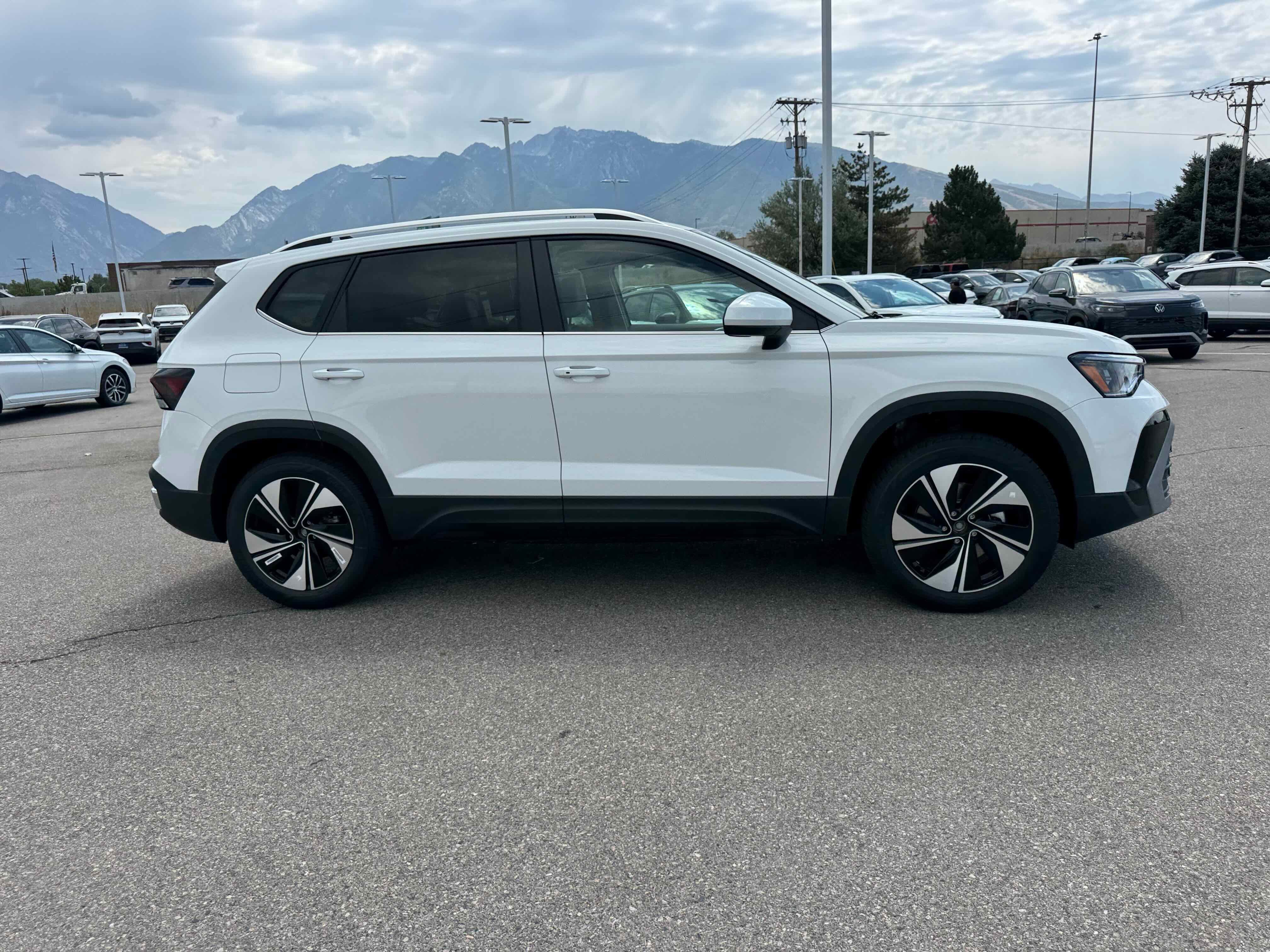 2025 Volkswagen Taos SE