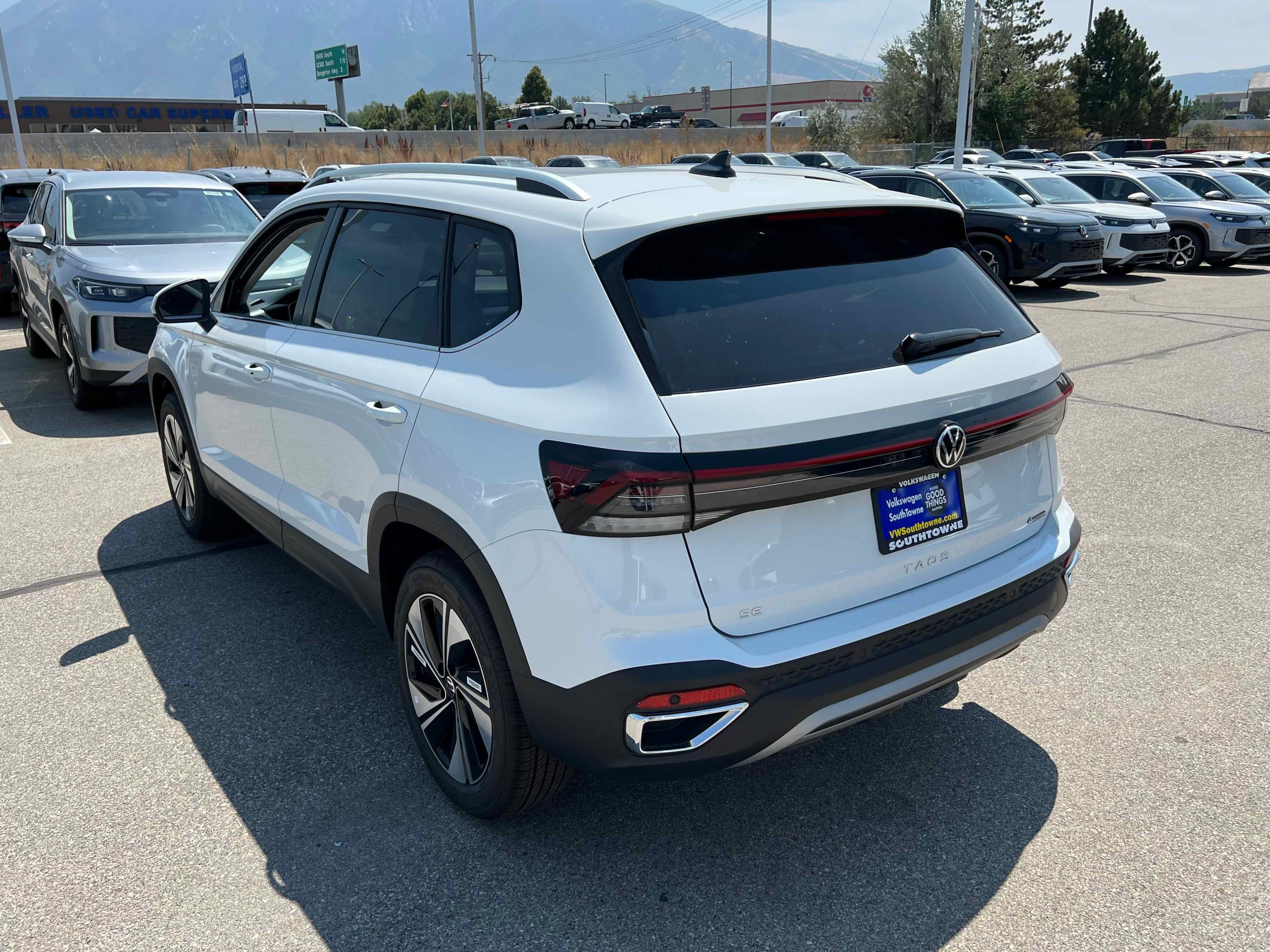 2025 Volkswagen Taos SE