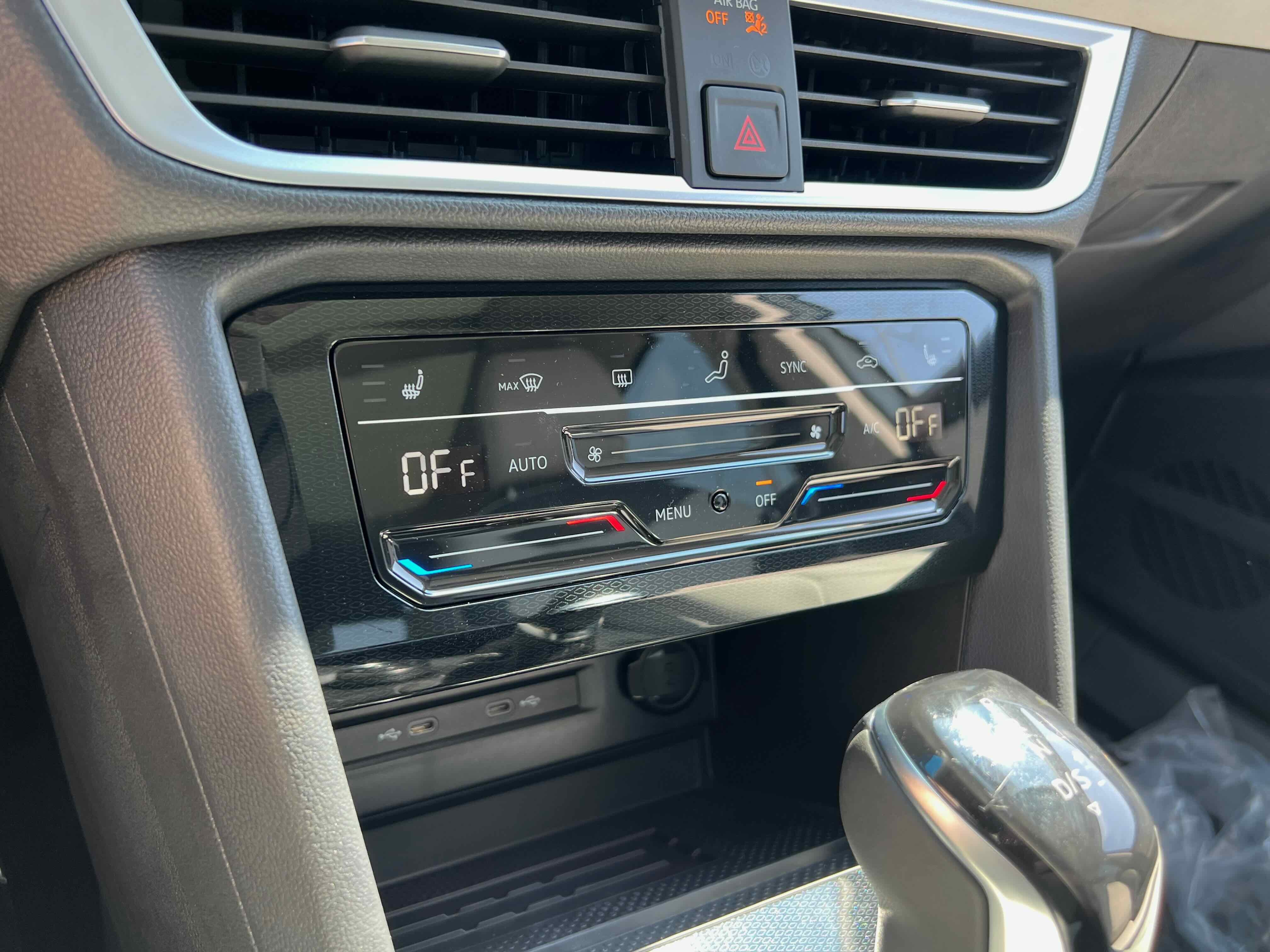 2025 Volkswagen Taos SE