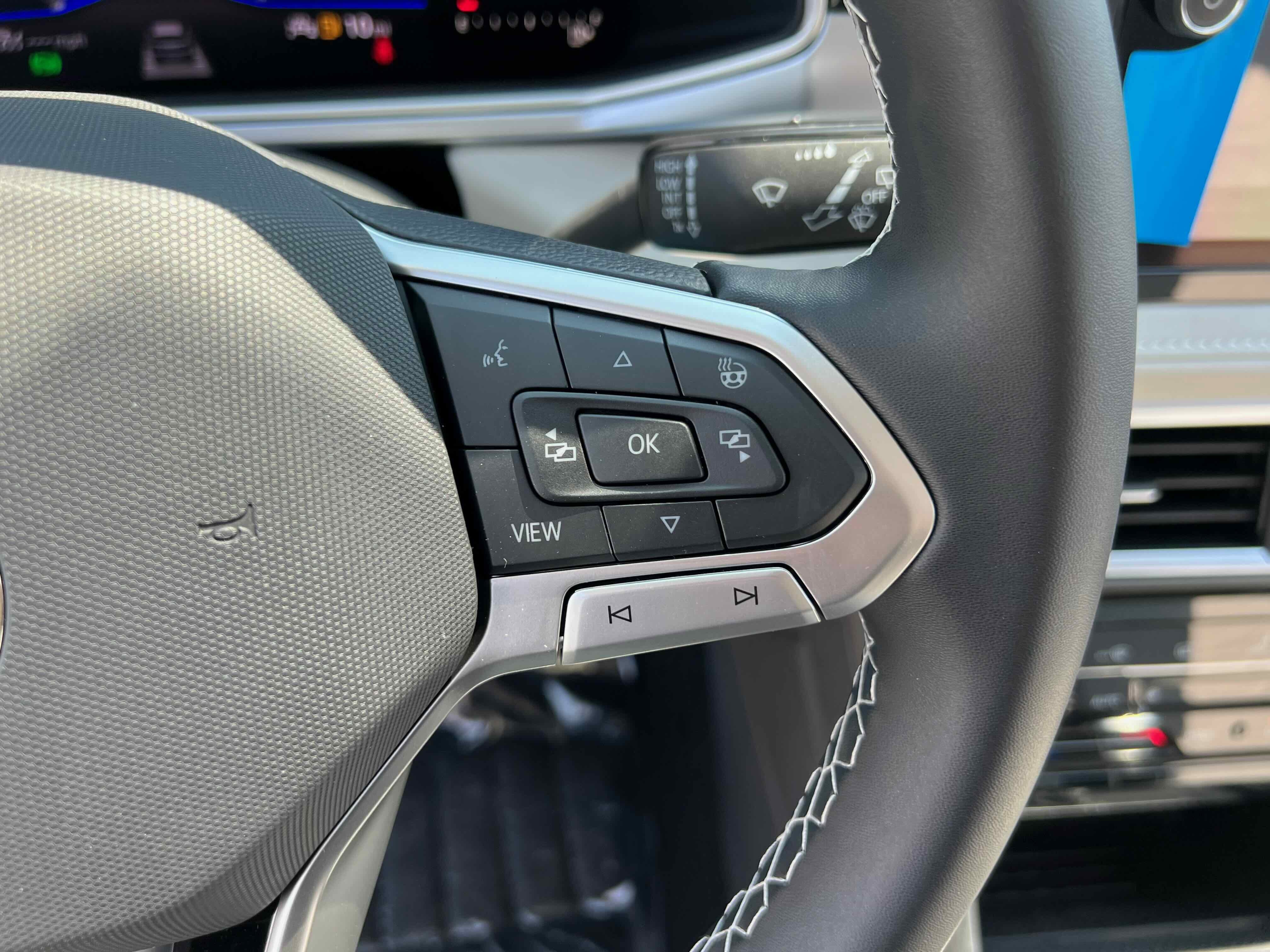 2025 Volkswagen Taos SE