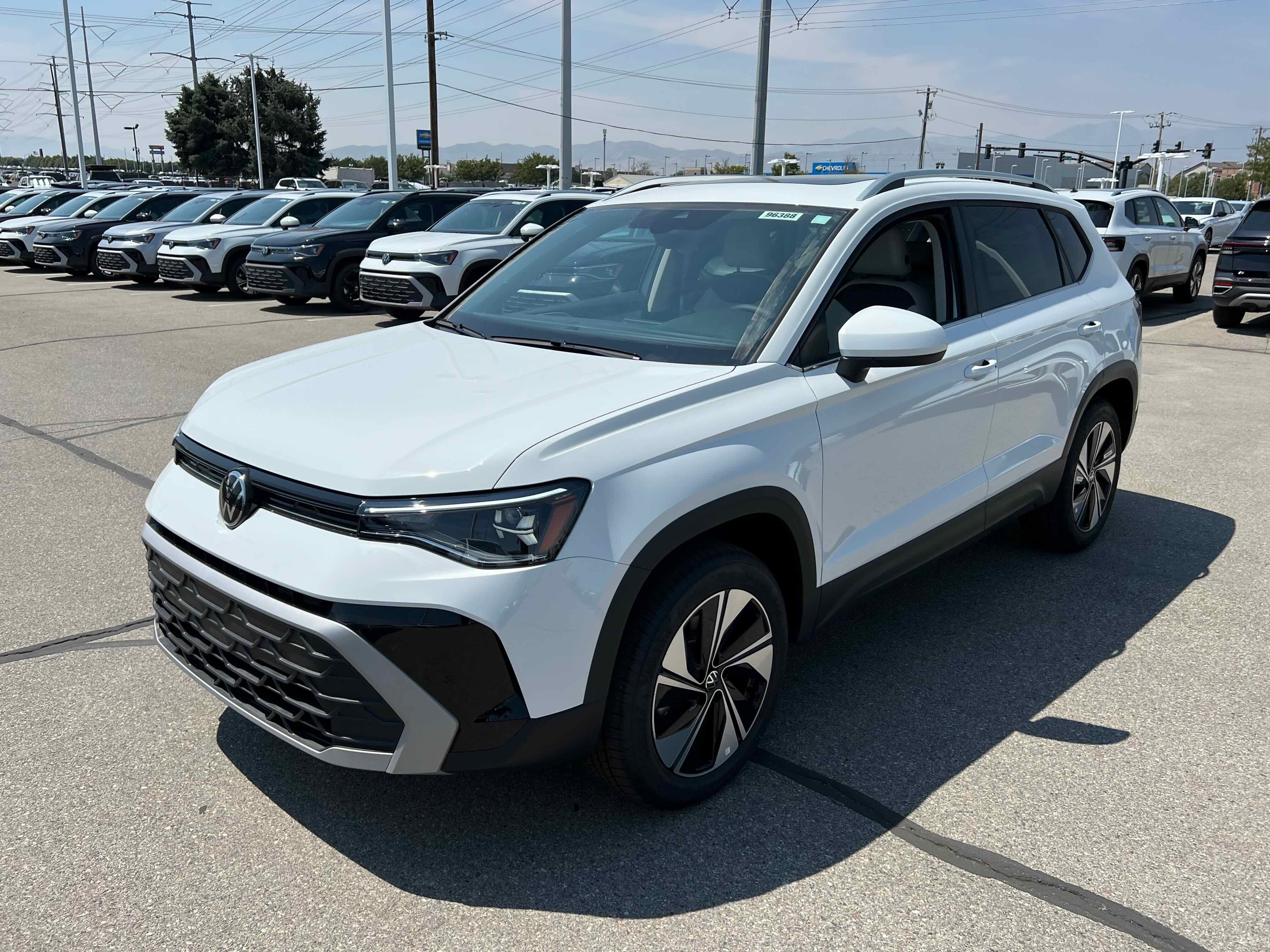 2025 Volkswagen Taos SE
