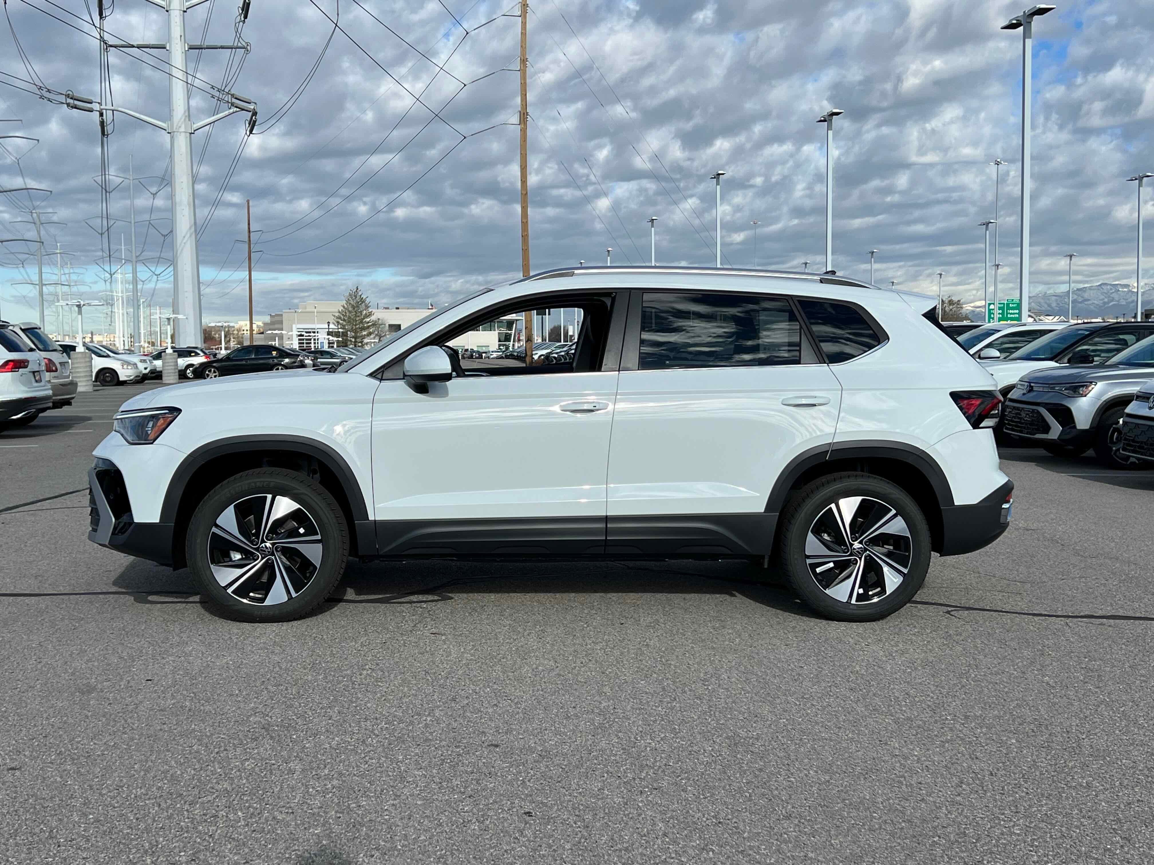 2026 Volkswagen Taos SE