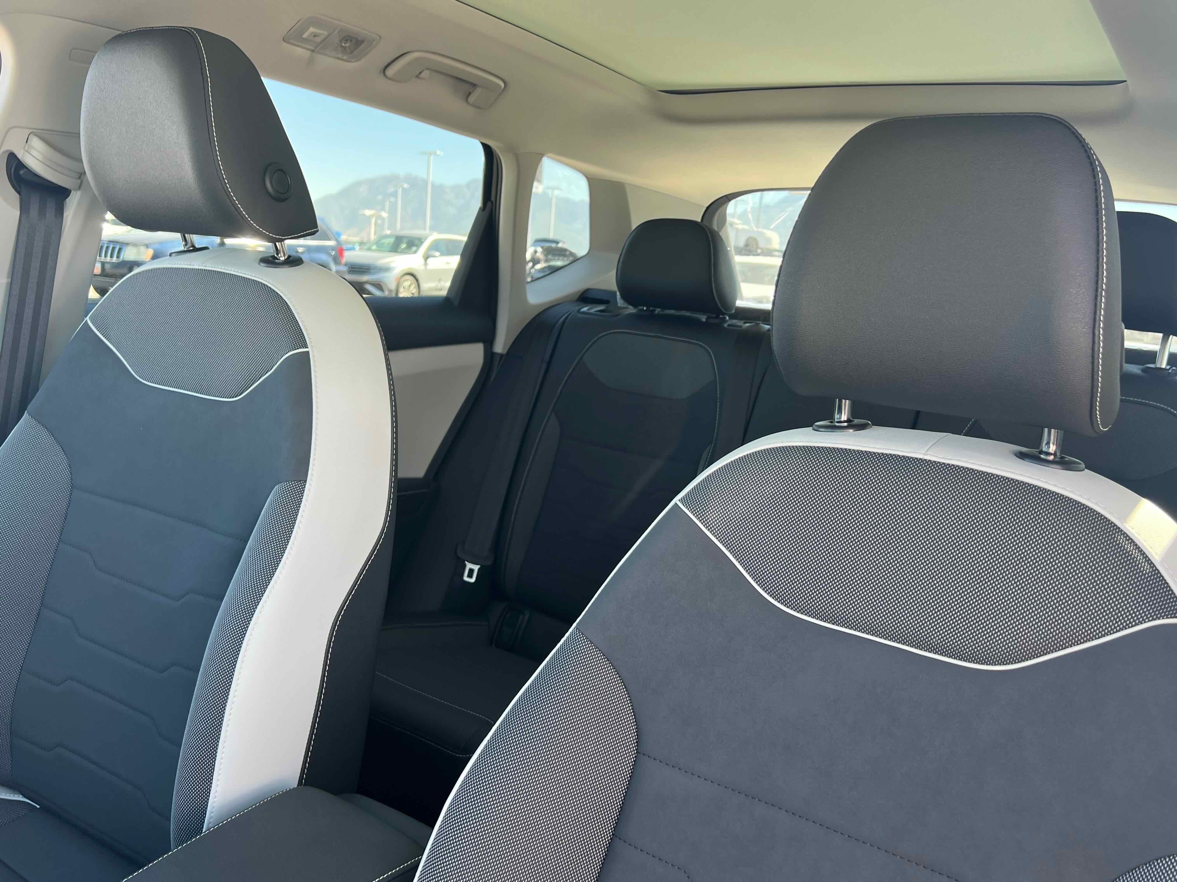 2025 Volkswagen Taos SE