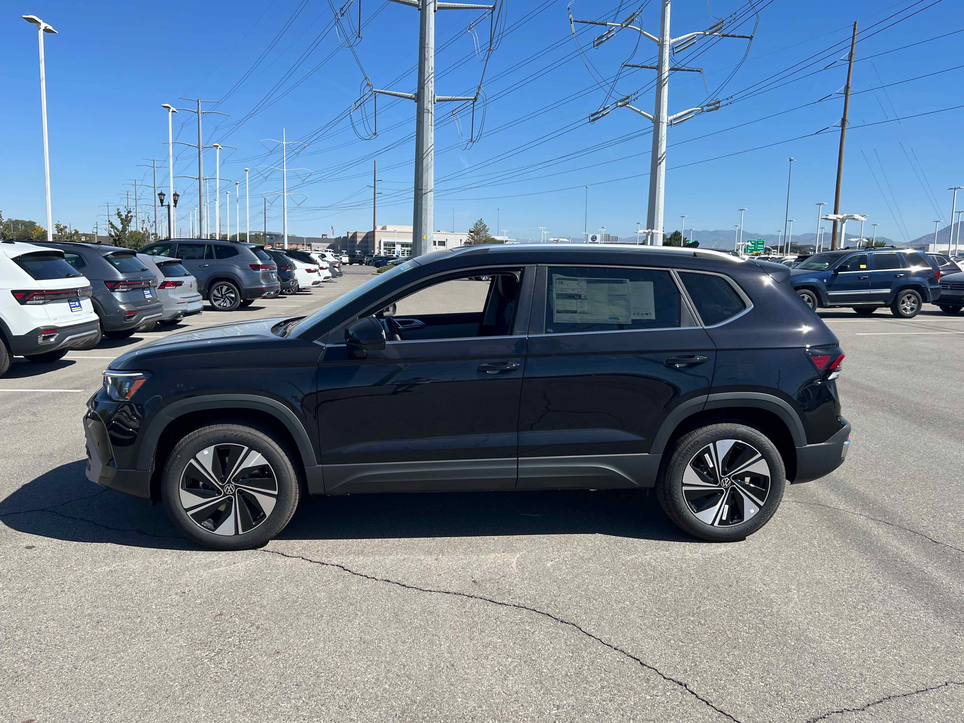 2025 Volkswagen Taos SE