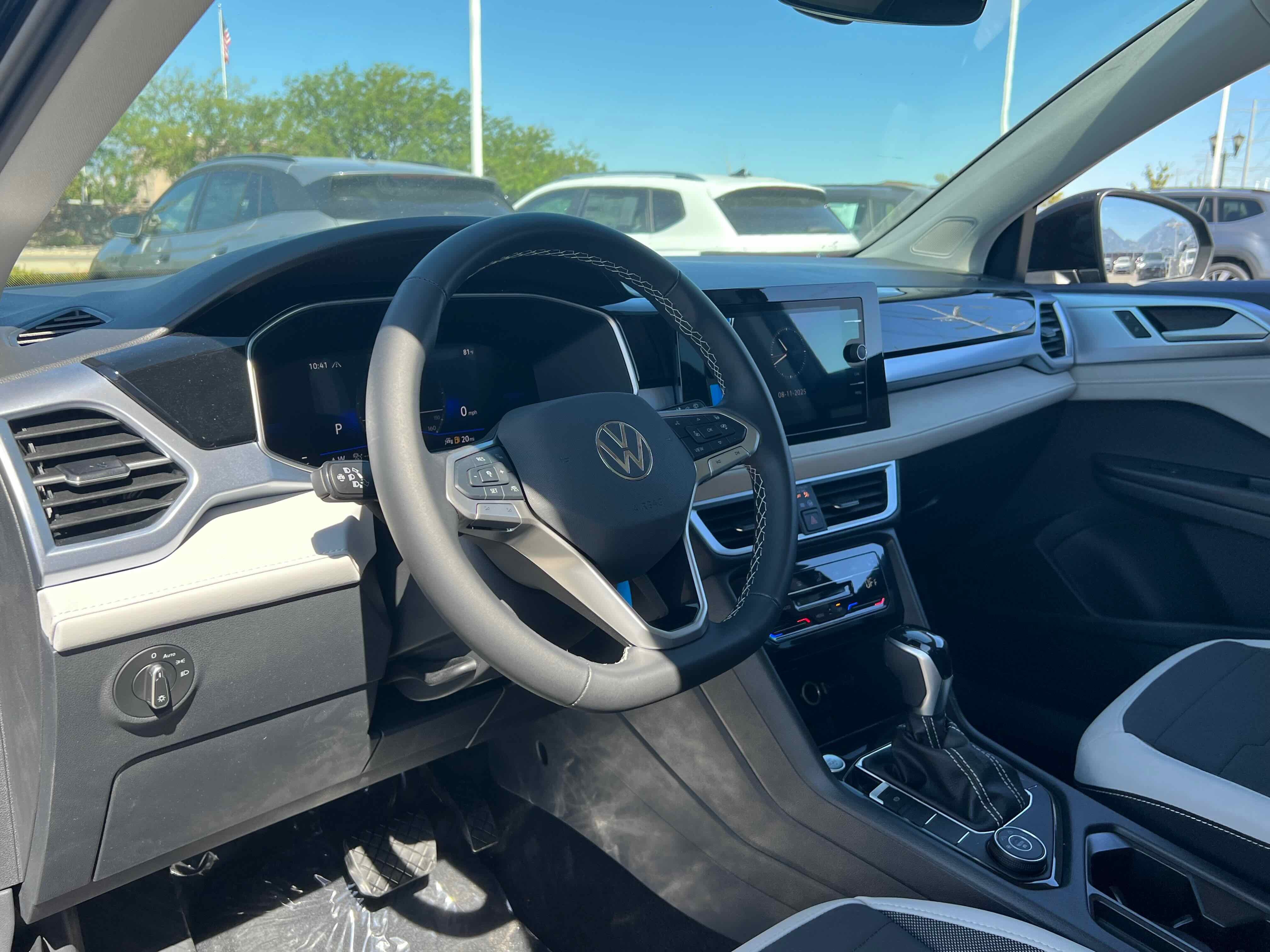 2025 Volkswagen Taos SE