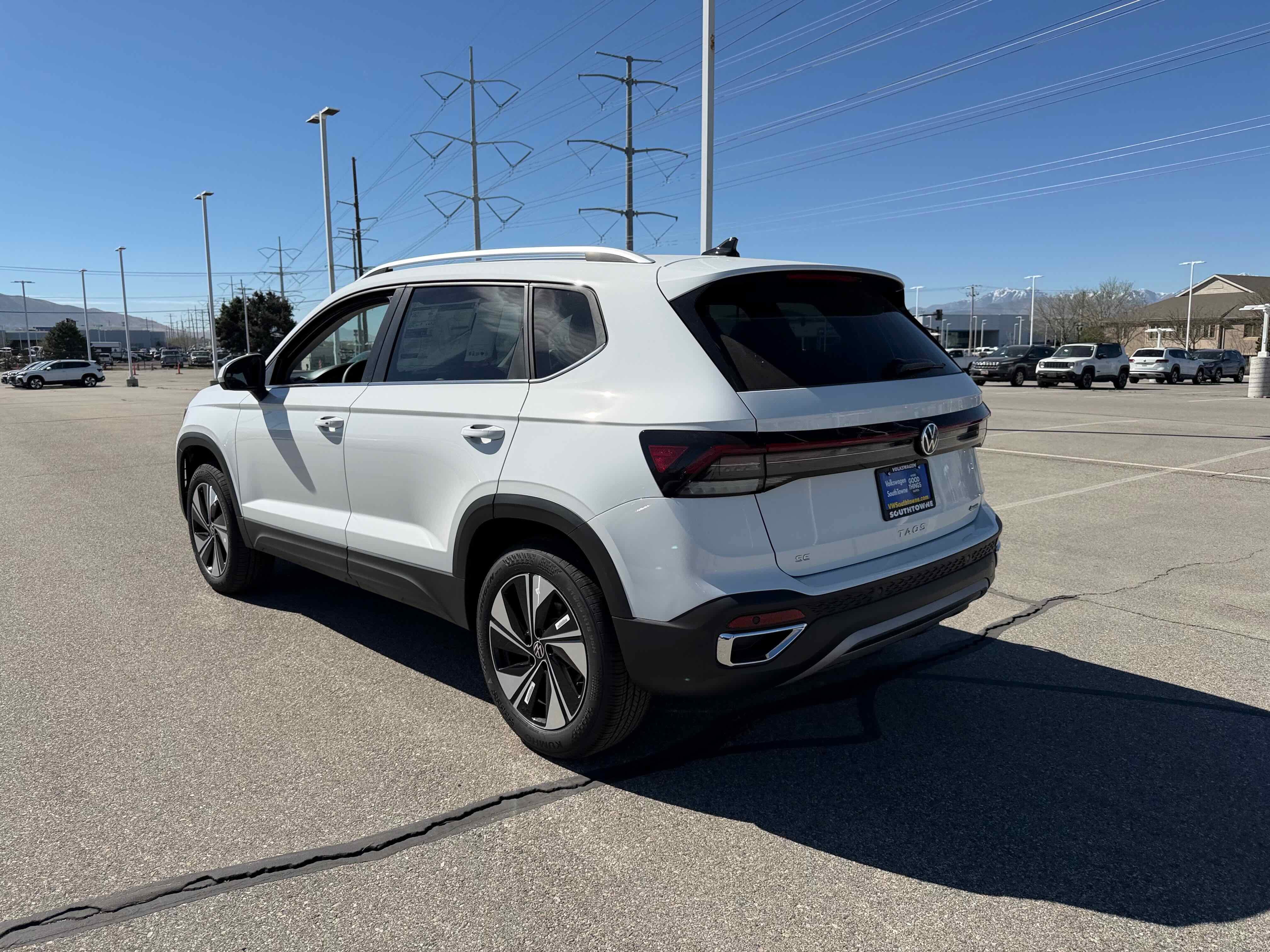 2026 Volkswagen Taos SE