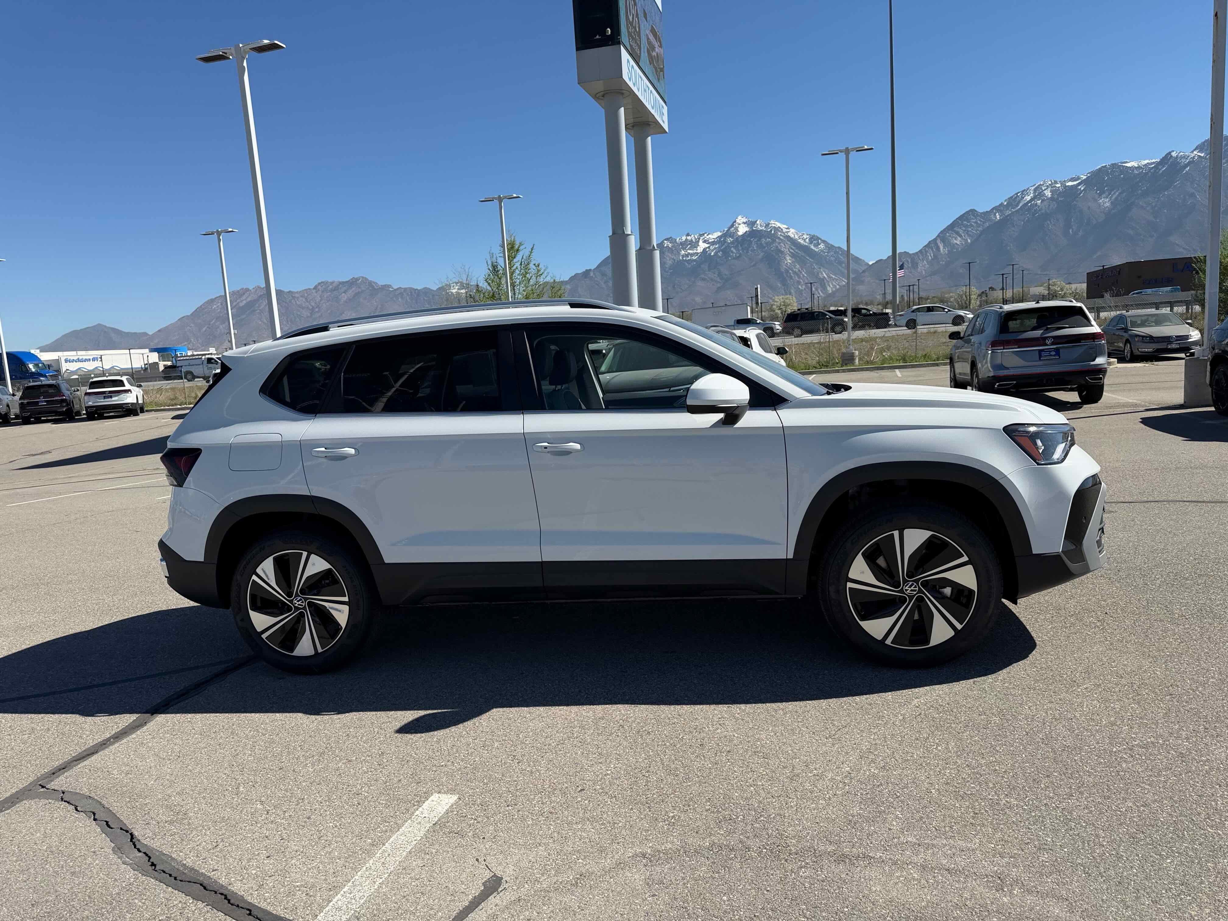 2026 Volkswagen Taos SE