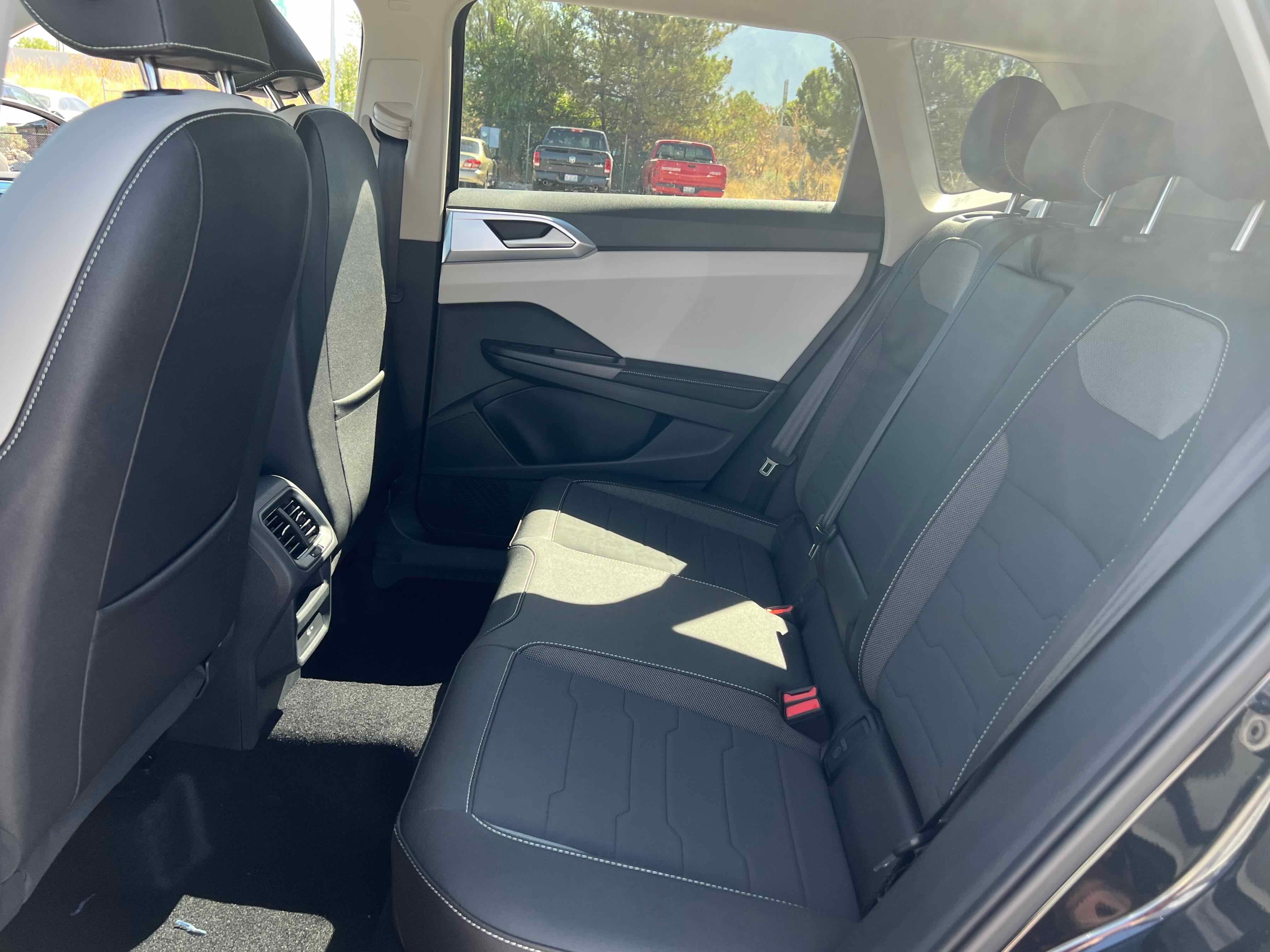 2025 Volkswagen Taos SE