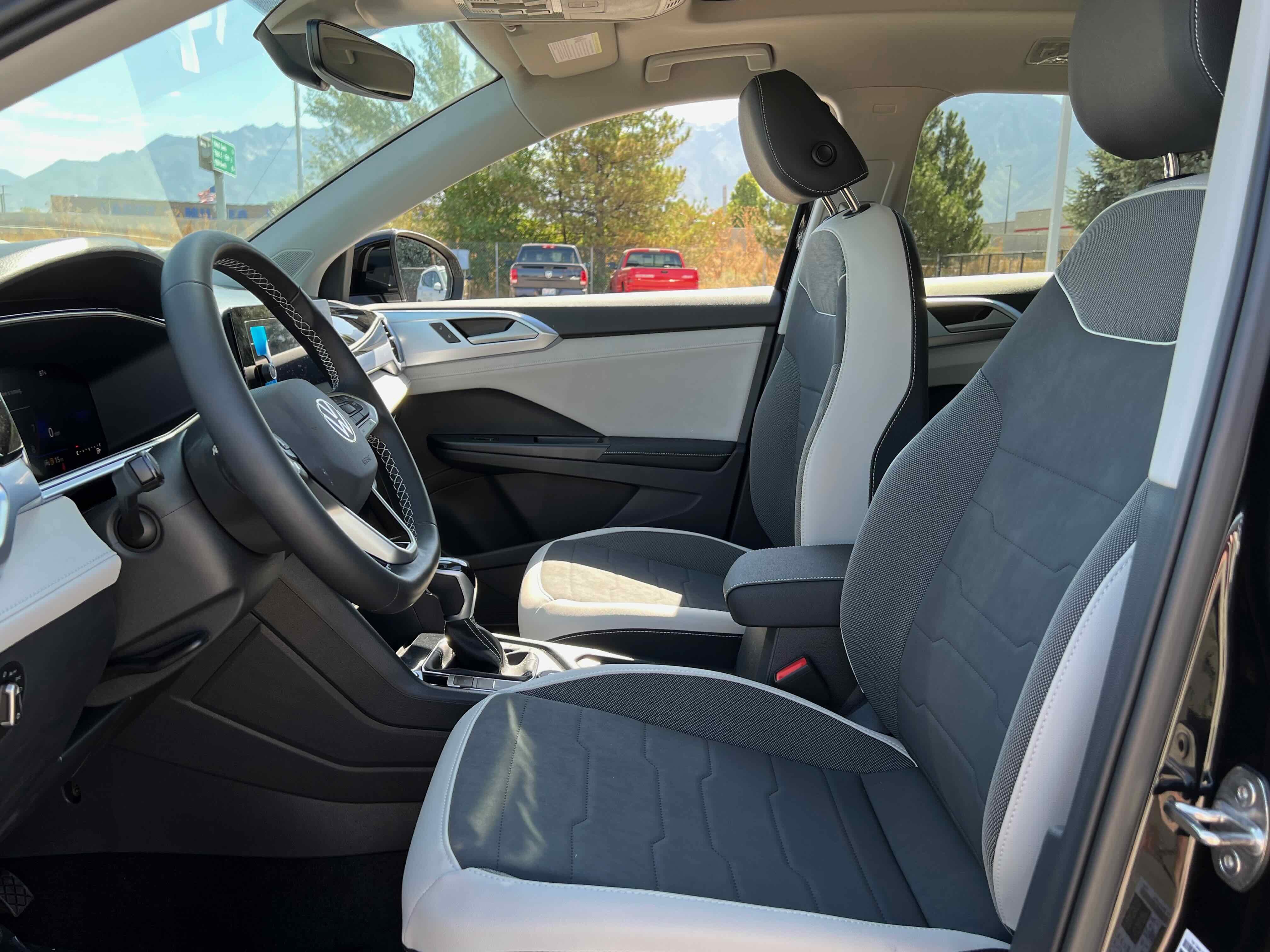 2025 Volkswagen Taos SE