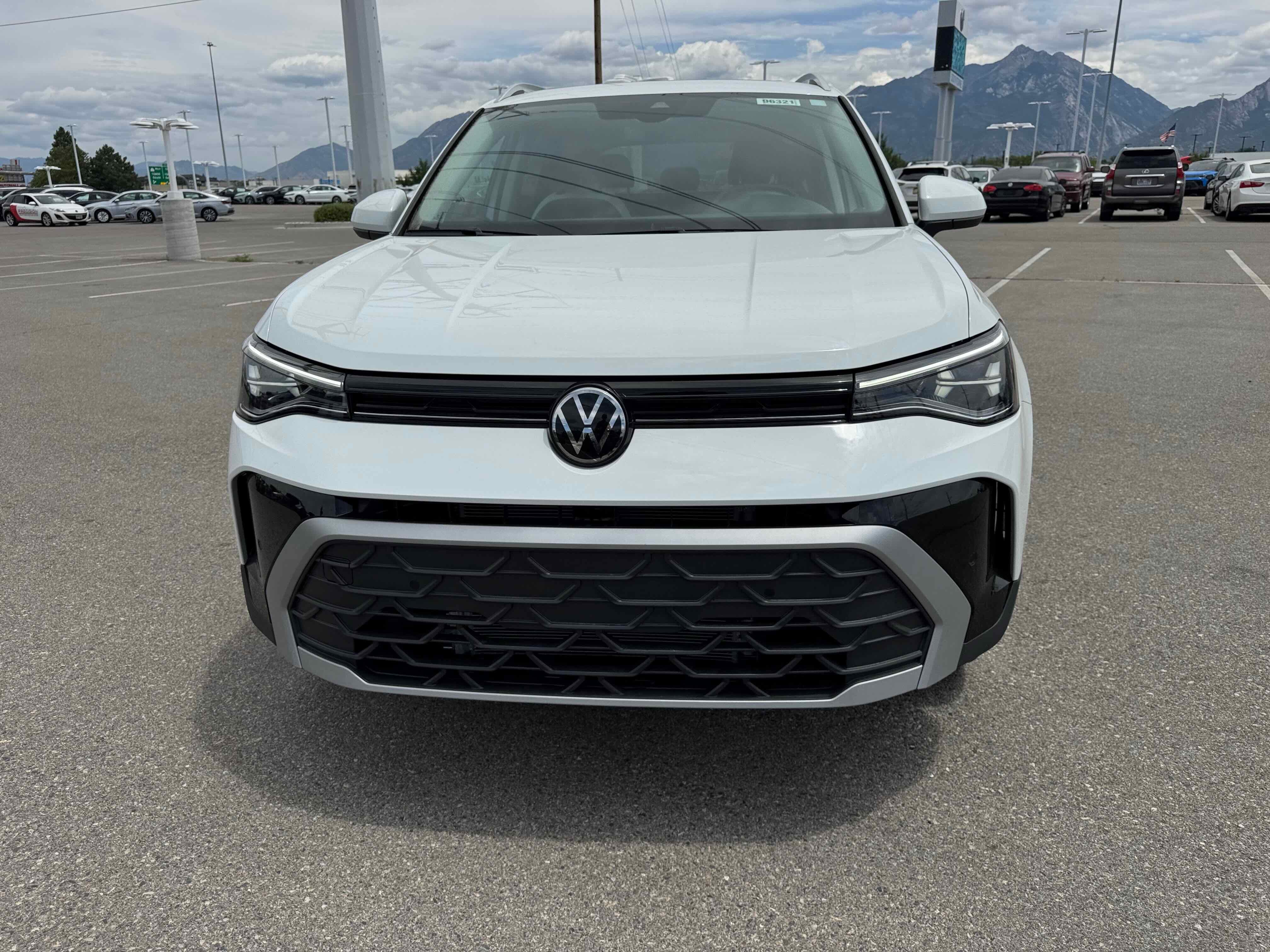 2025 Volkswagen Taos SE