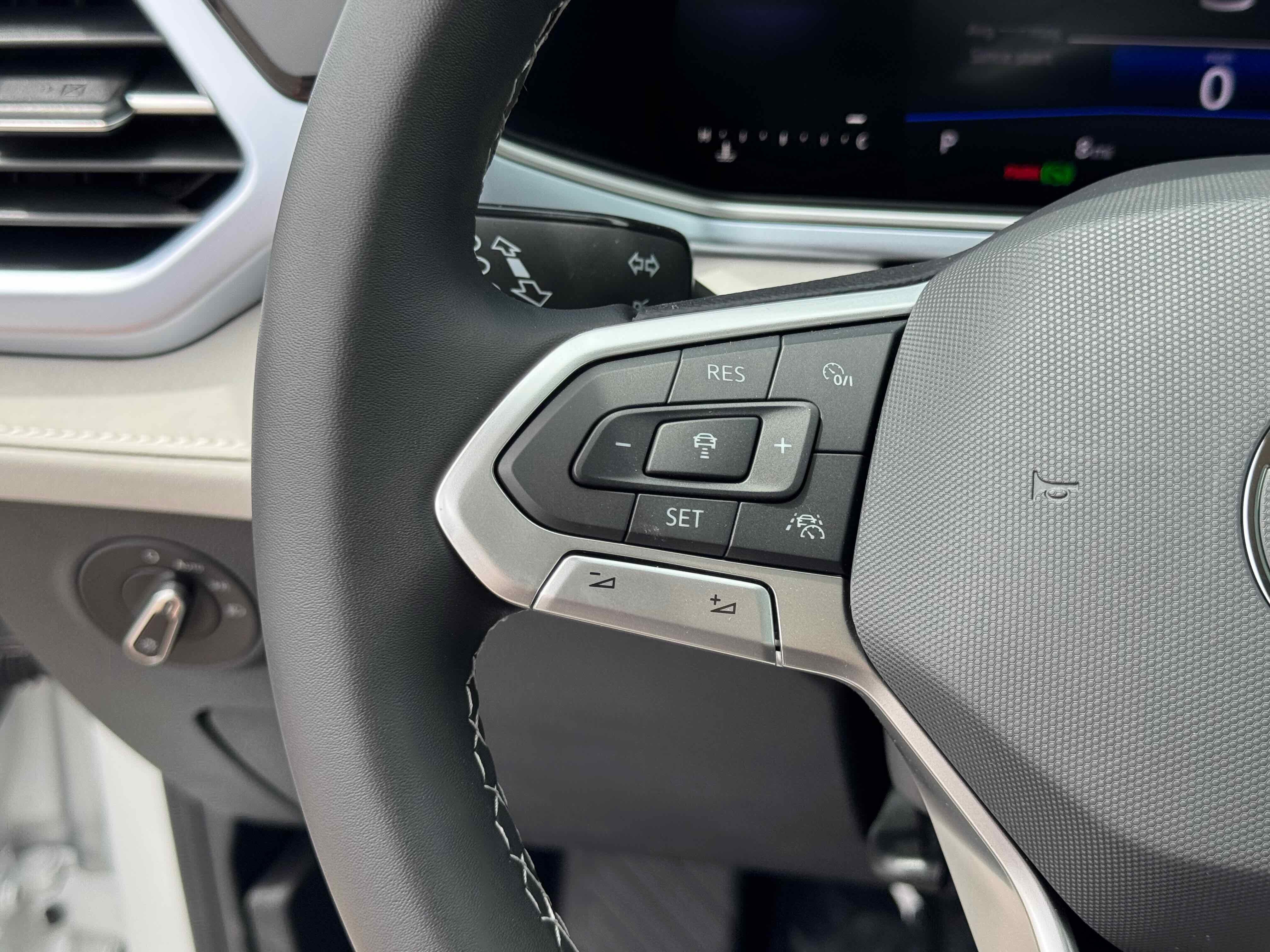 2025 Volkswagen Taos SE