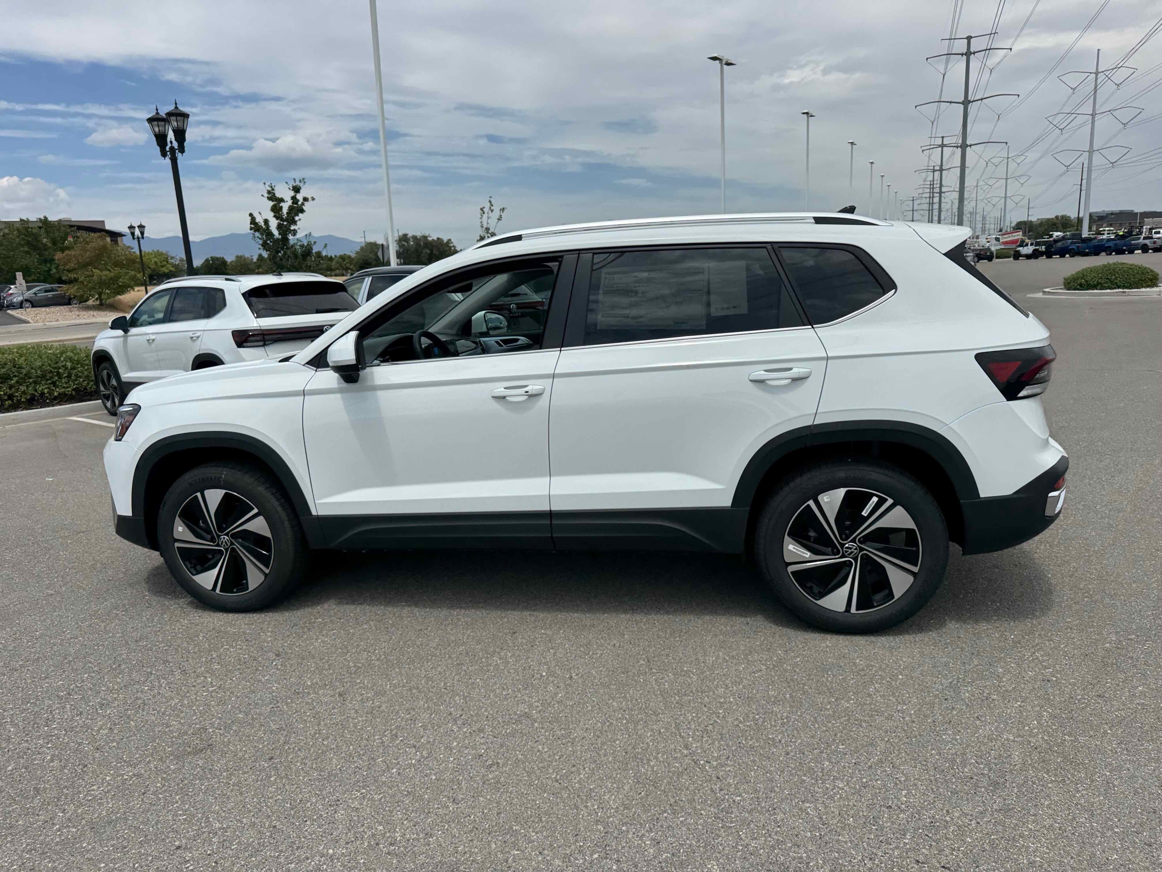 2025 Volkswagen Taos SE