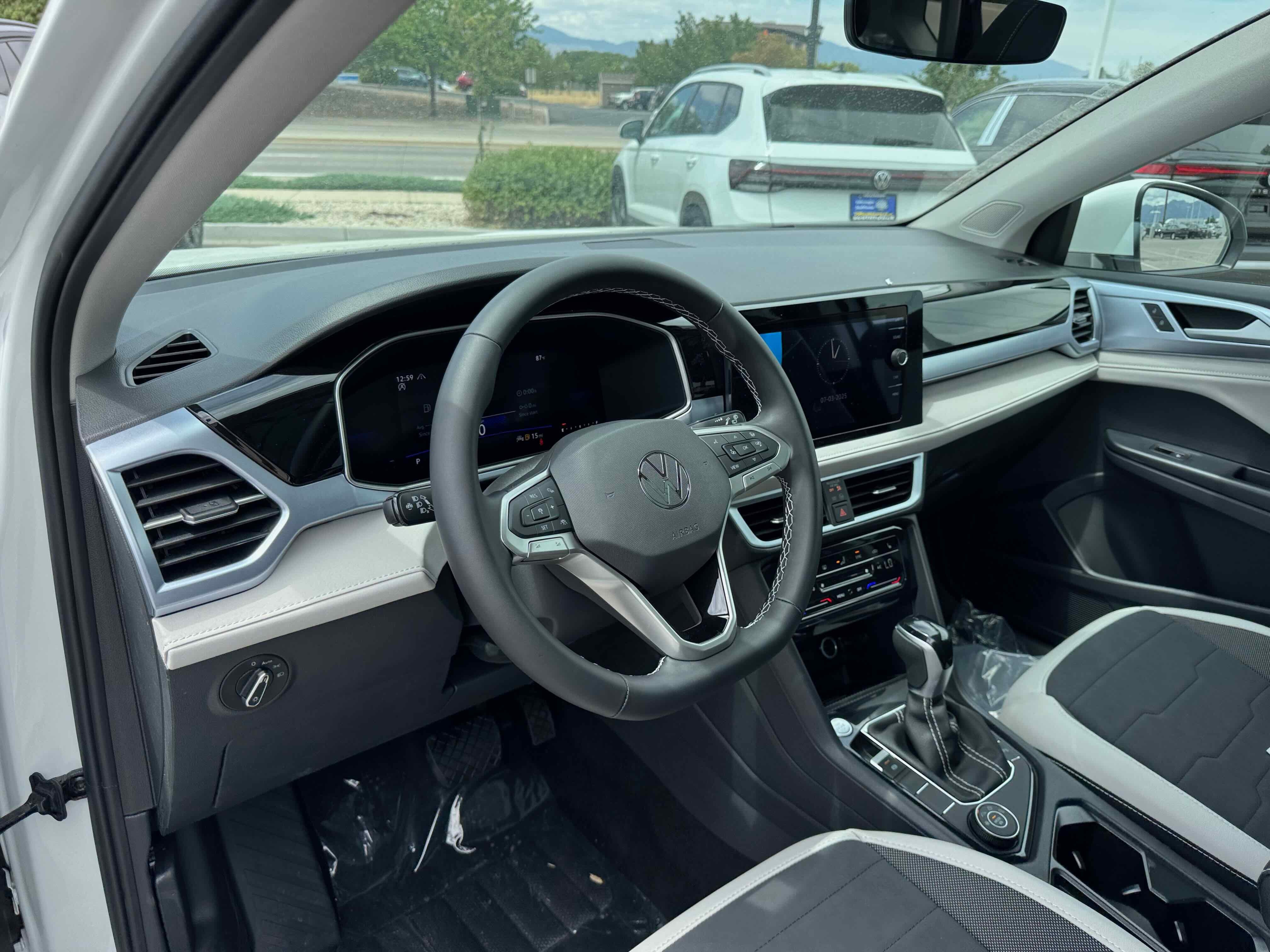 2025 Volkswagen Taos SE