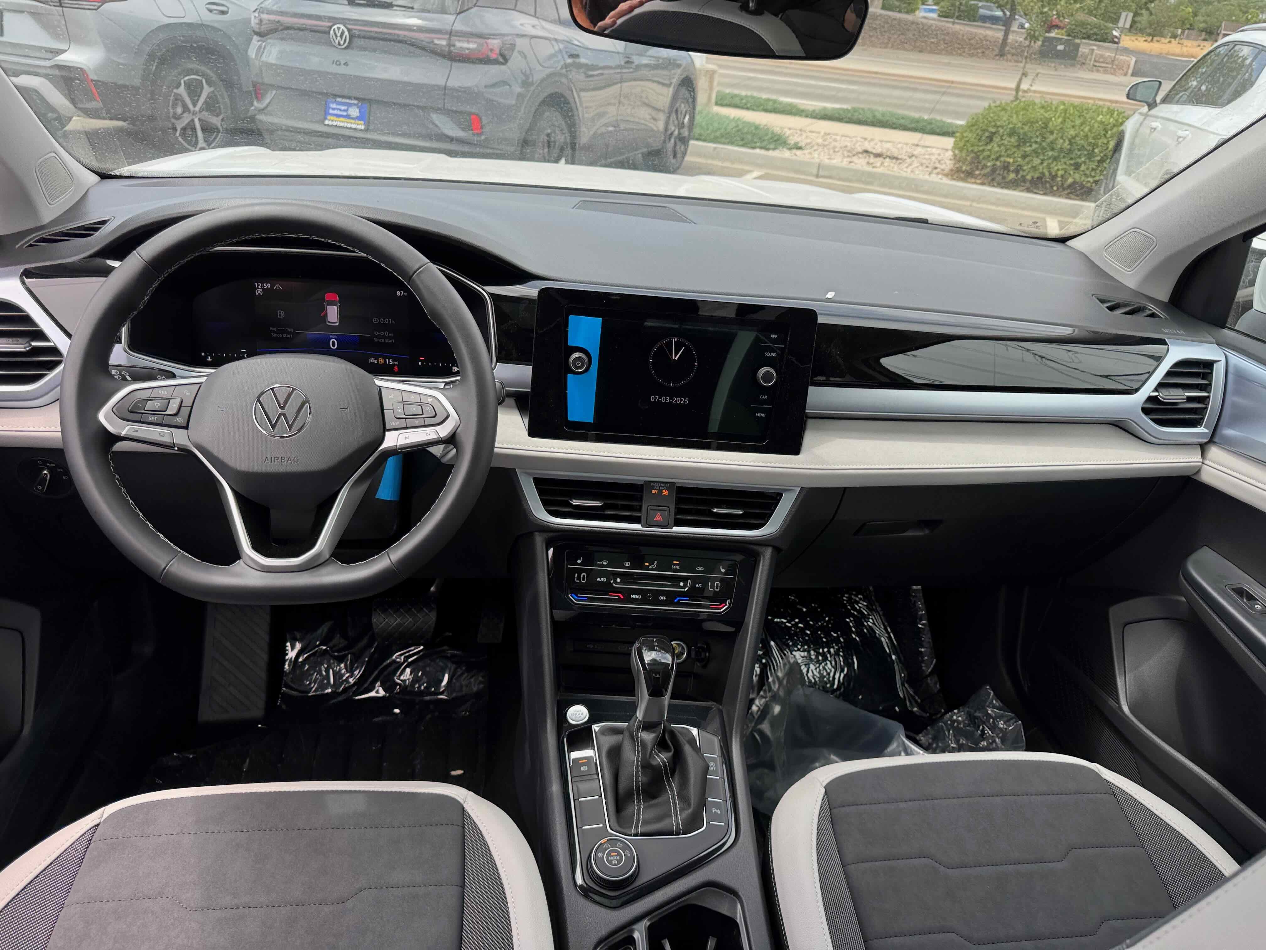 2025 Volkswagen Taos SE