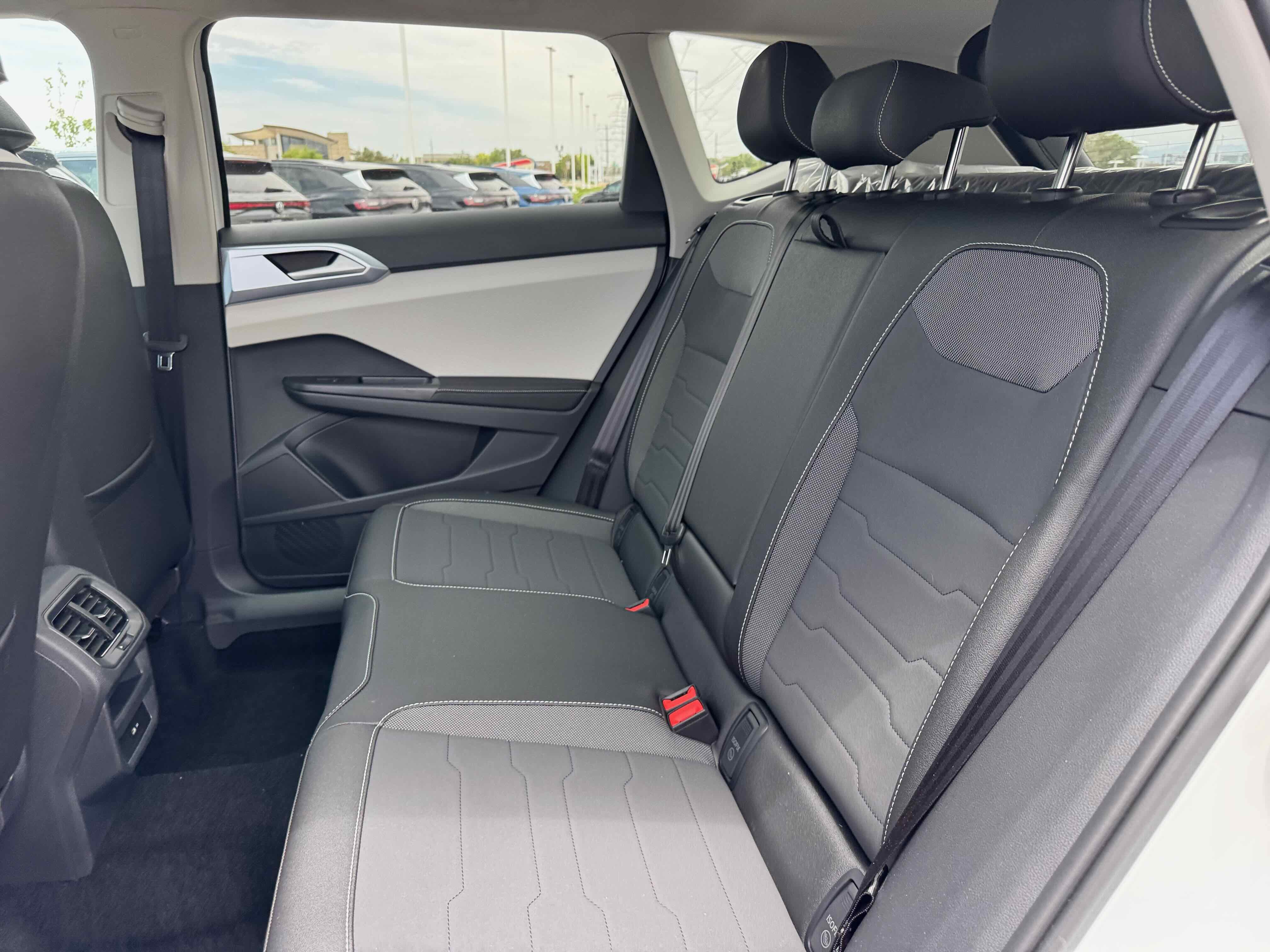 2025 Volkswagen Taos SE