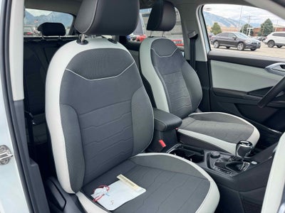 2025 Volkswagen Taos SE