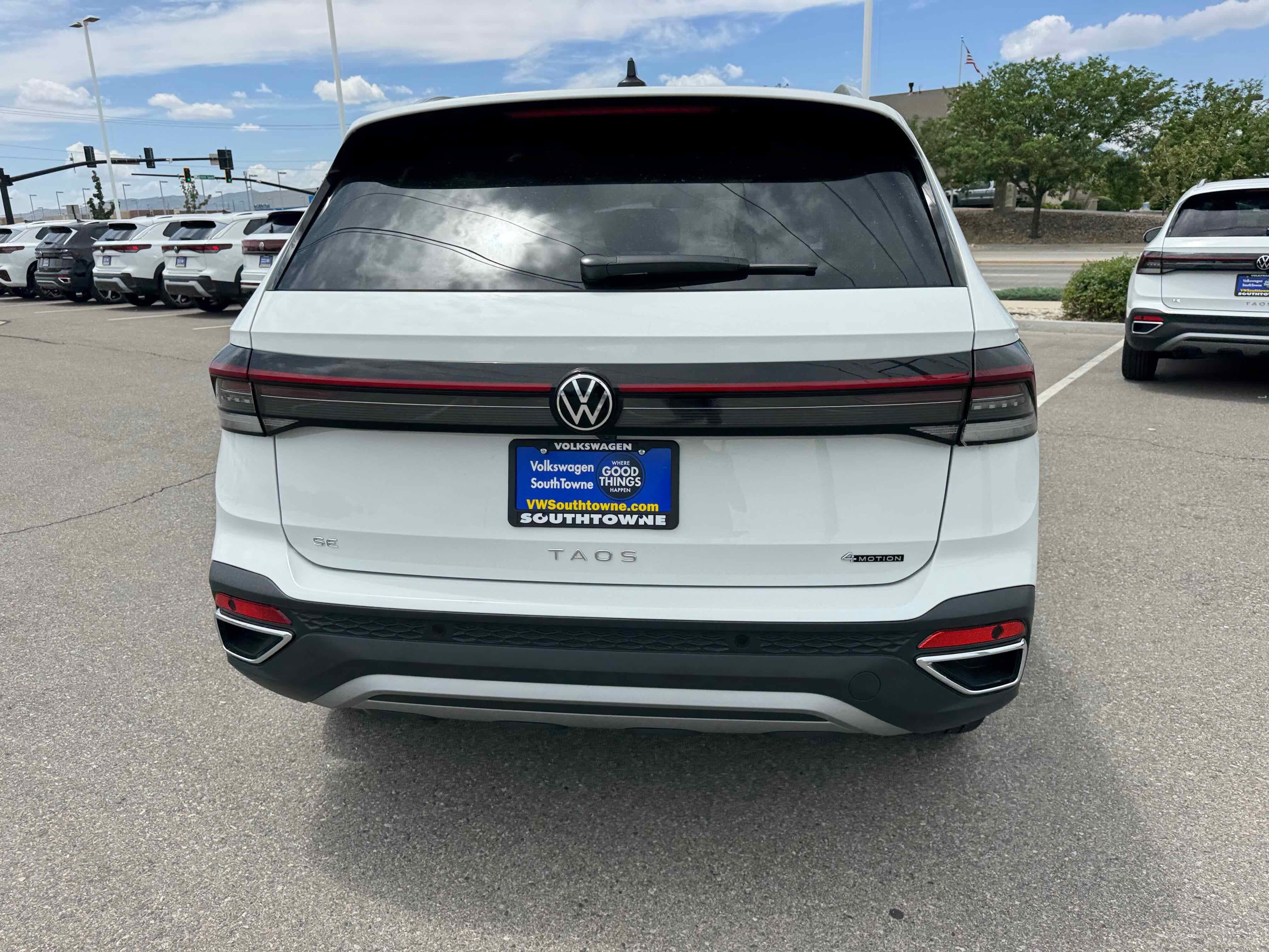 2025 Volkswagen Taos SE