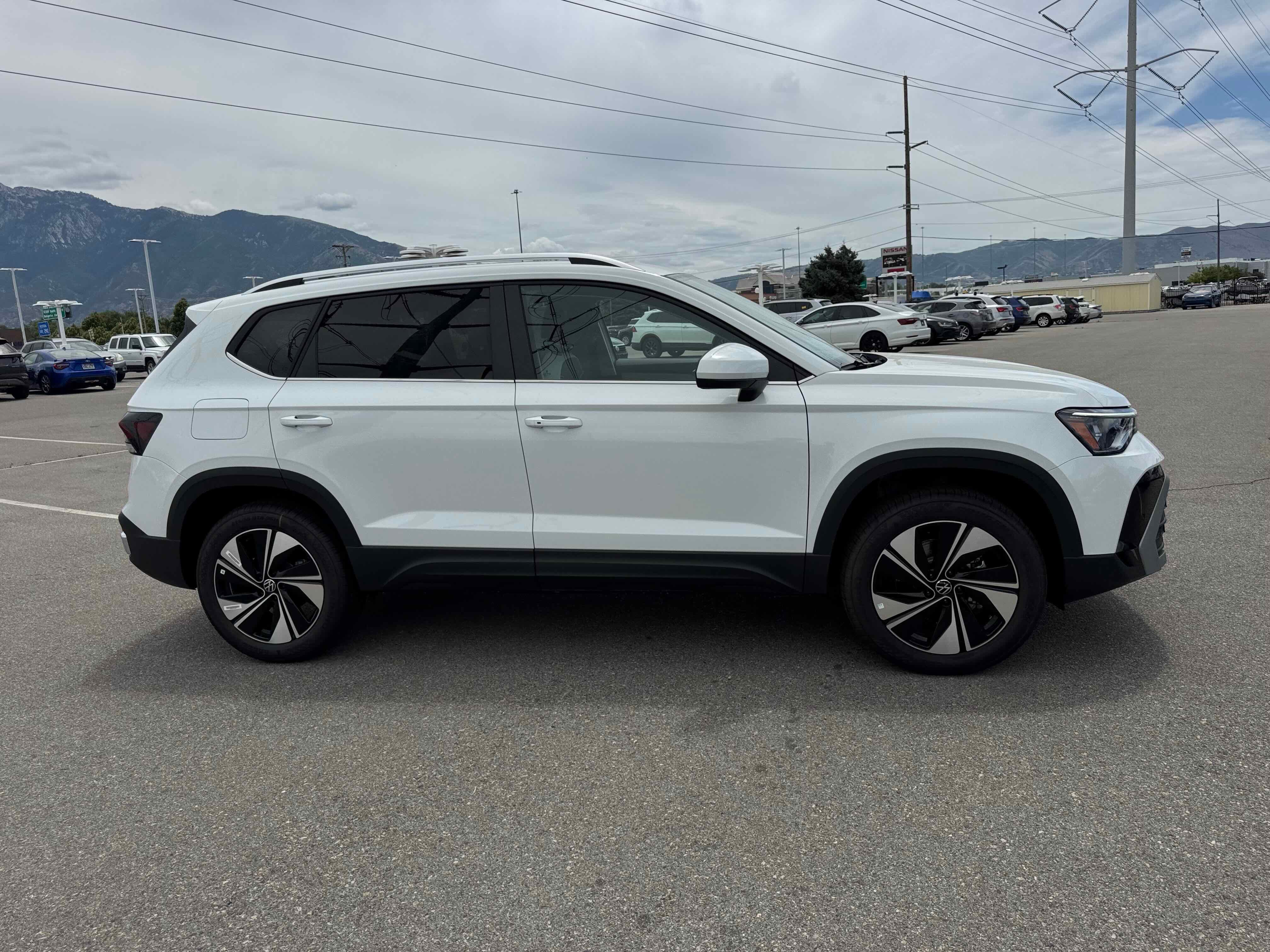 2025 Volkswagen Taos SE