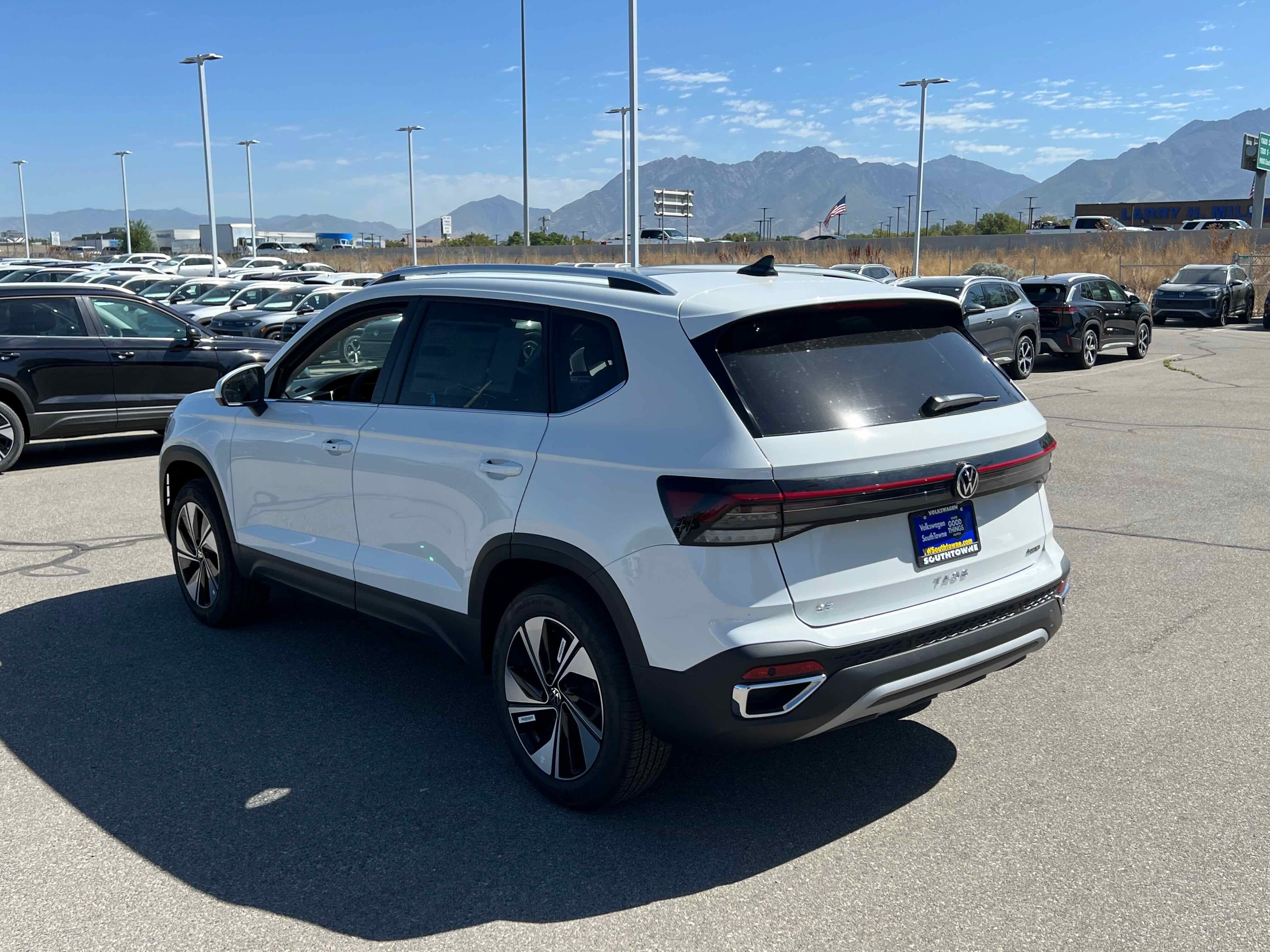 2025 Volkswagen Taos SE