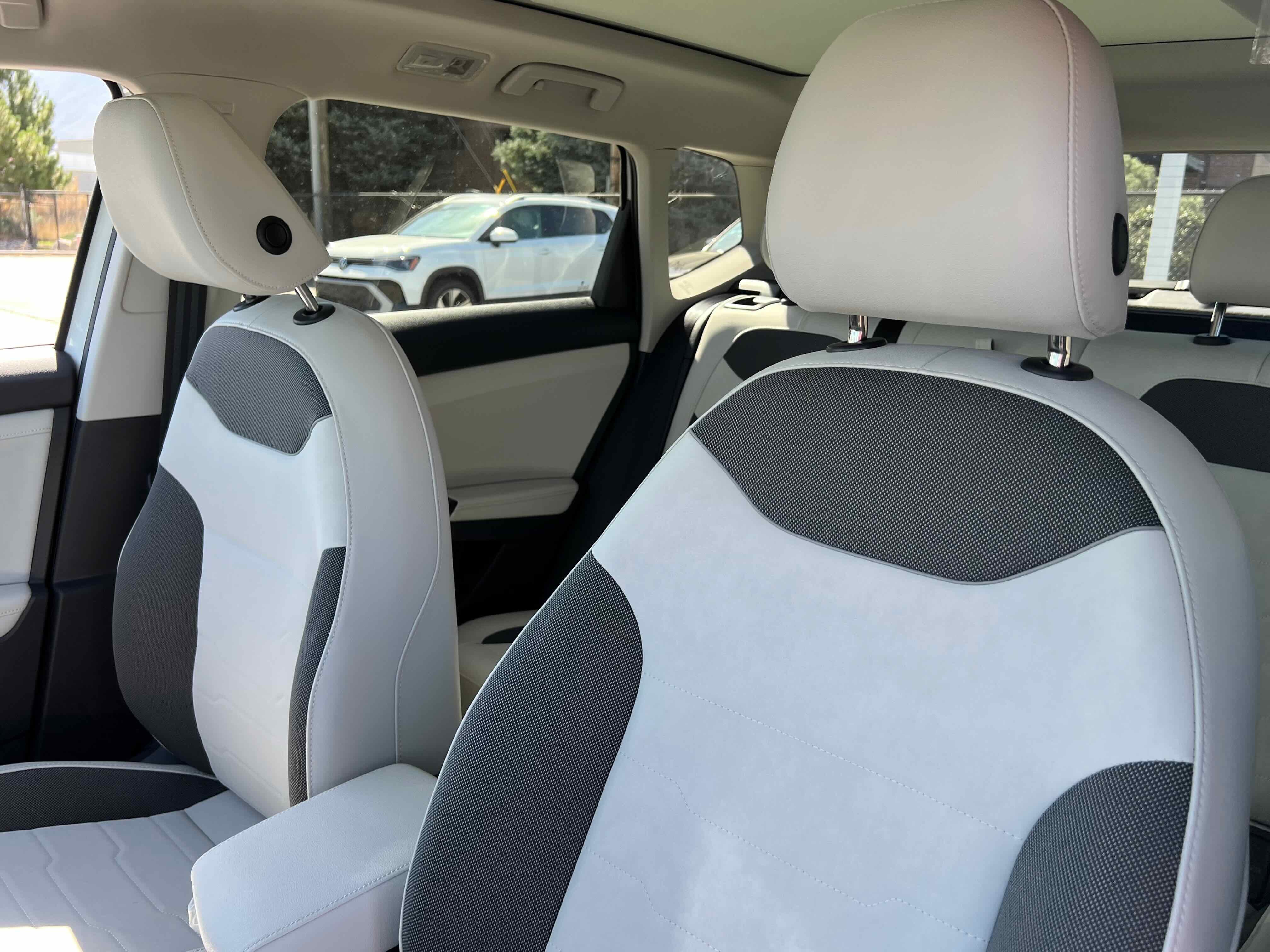 2025 Volkswagen Taos SE