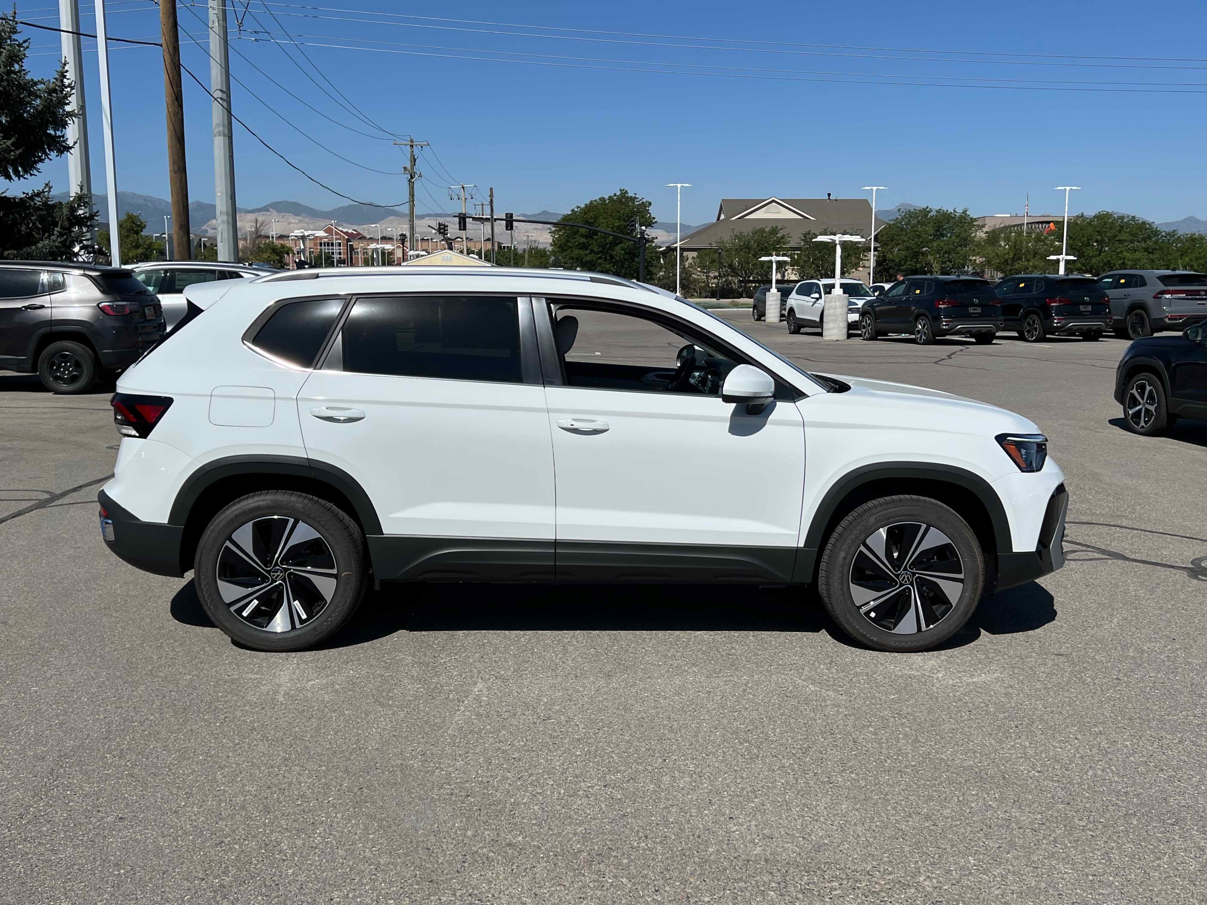 2025 Volkswagen Taos SE