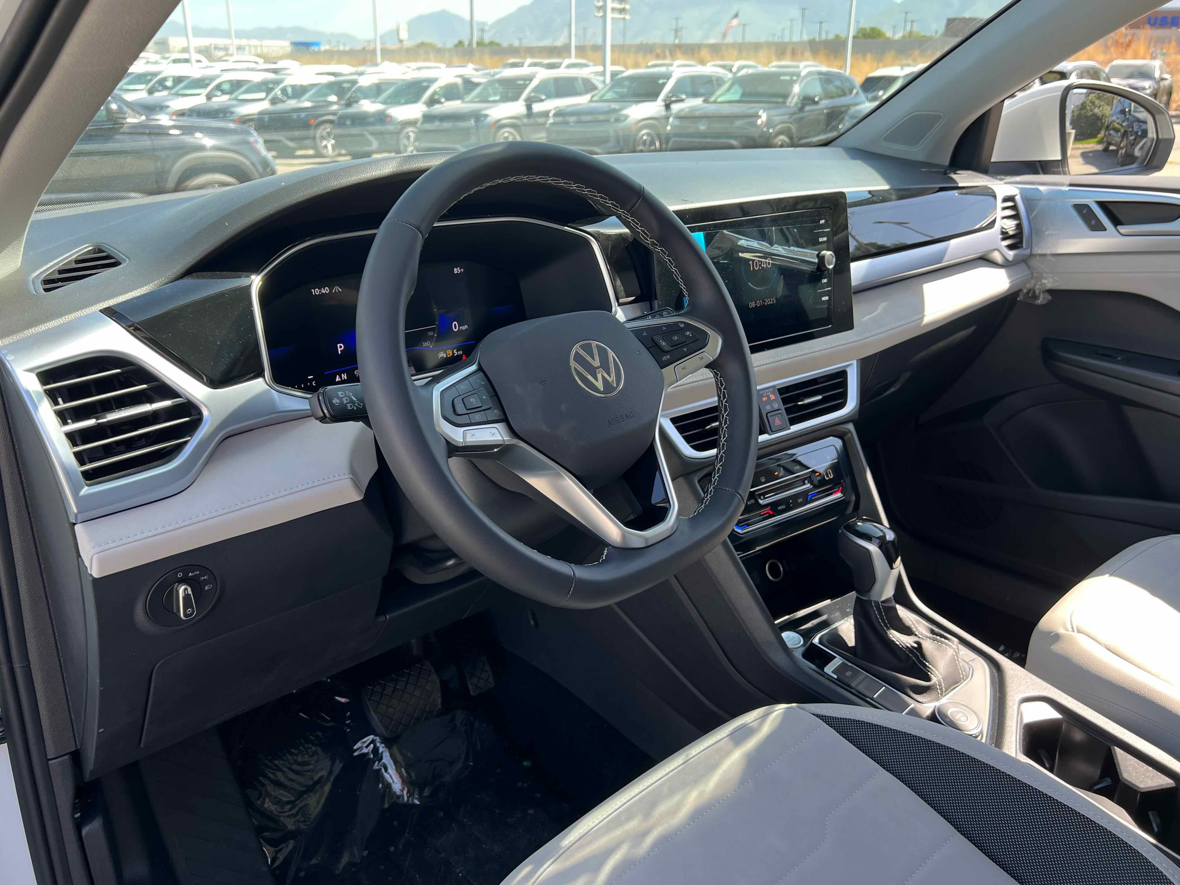 2025 Volkswagen Taos SE